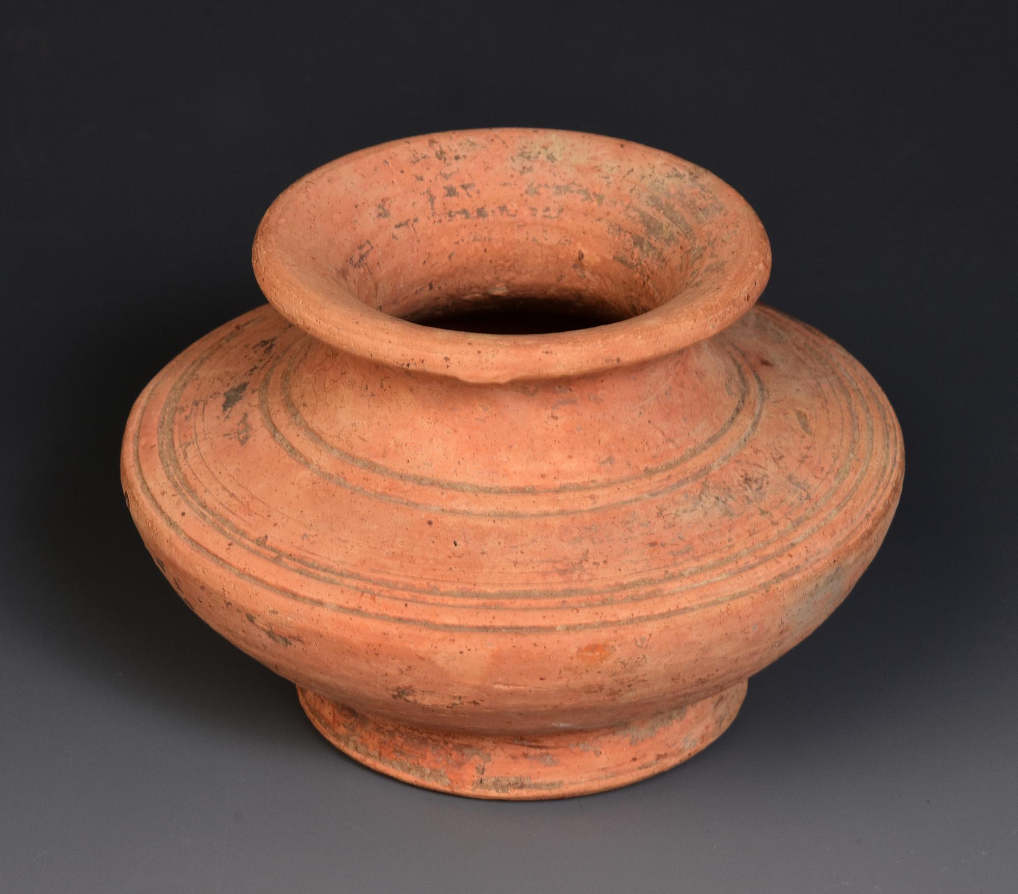 6th - 7th Century, Pre-Angkor, Antique Khmer Pottery Jar For Sale 6