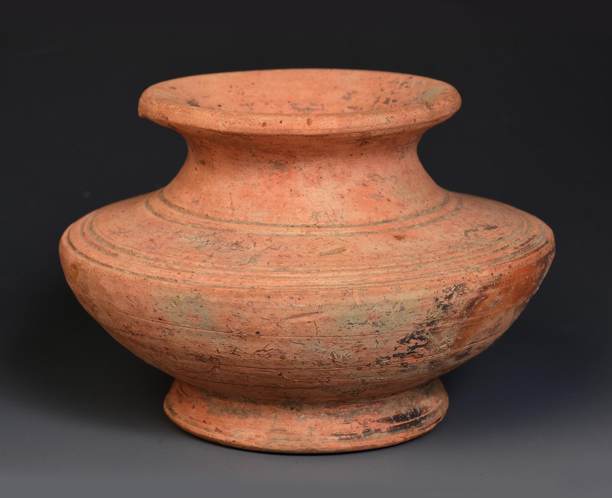 6th - 7th Century, Pre-Angkor, Antique Khmer Pottery Jar For Sale 2