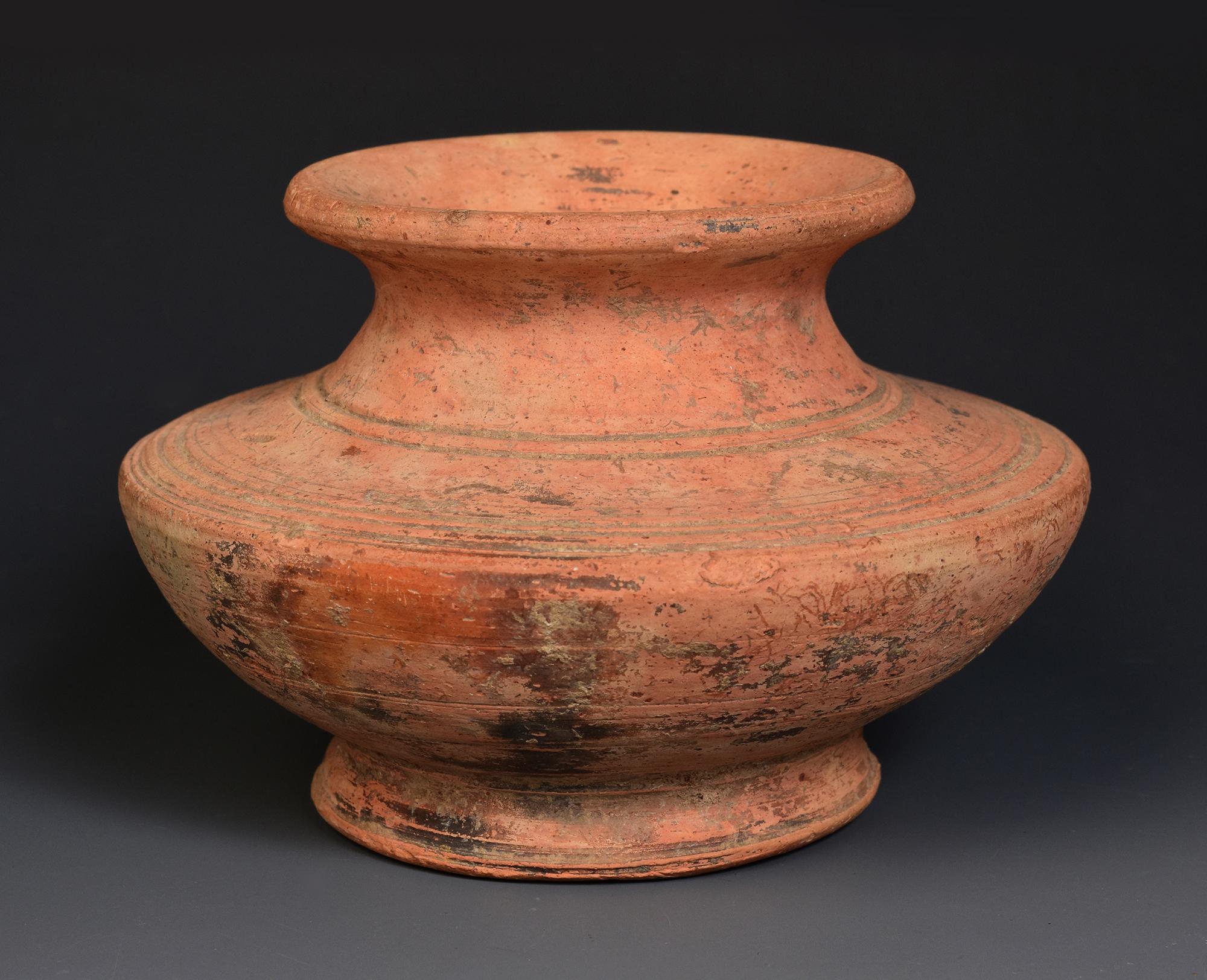 6th - 7th Century, Pre-Angkor, Antique Khmer Pottery Jar For Sale 3