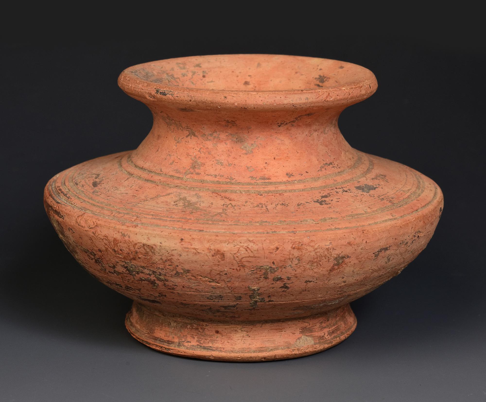 6th - 7th Century, Pre-Angkor, Antique Khmer Pottery Jar For Sale 4
