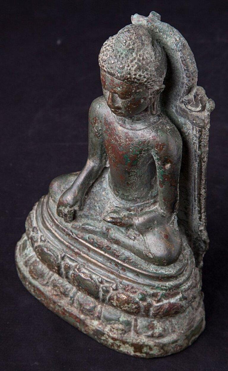 6th - 8th Century Special Bronze Pyu Buddha Statue from Burma Original Buddhas For Sale 6
