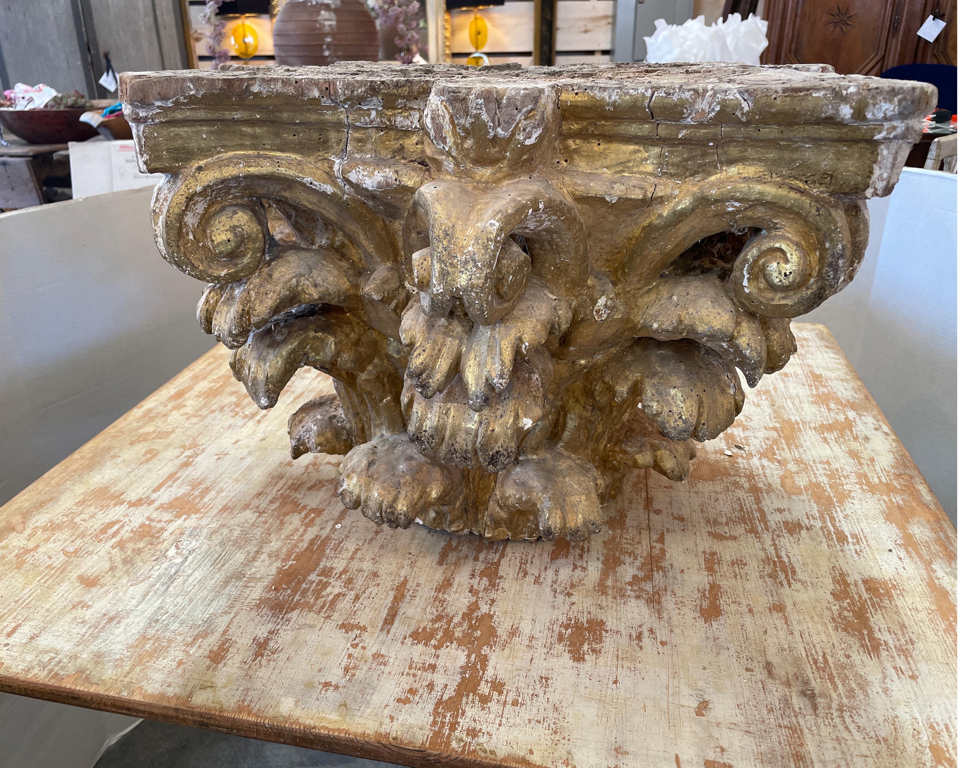 !6th Century, Carved Gilt Wood Capital In Good Condition For Sale In Houston, TX