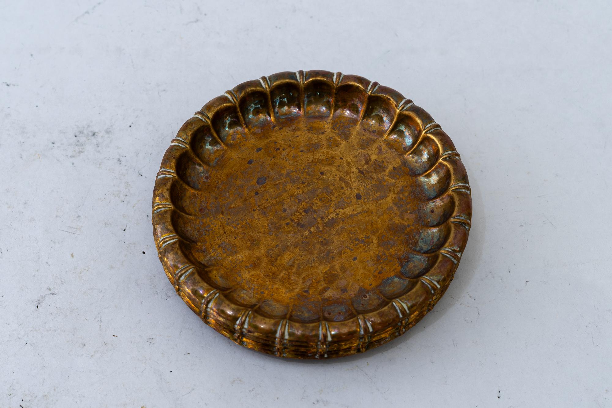 6x sottobicchieri in ottone art deco martellato Vienna 1920 circa
Condizioni originali