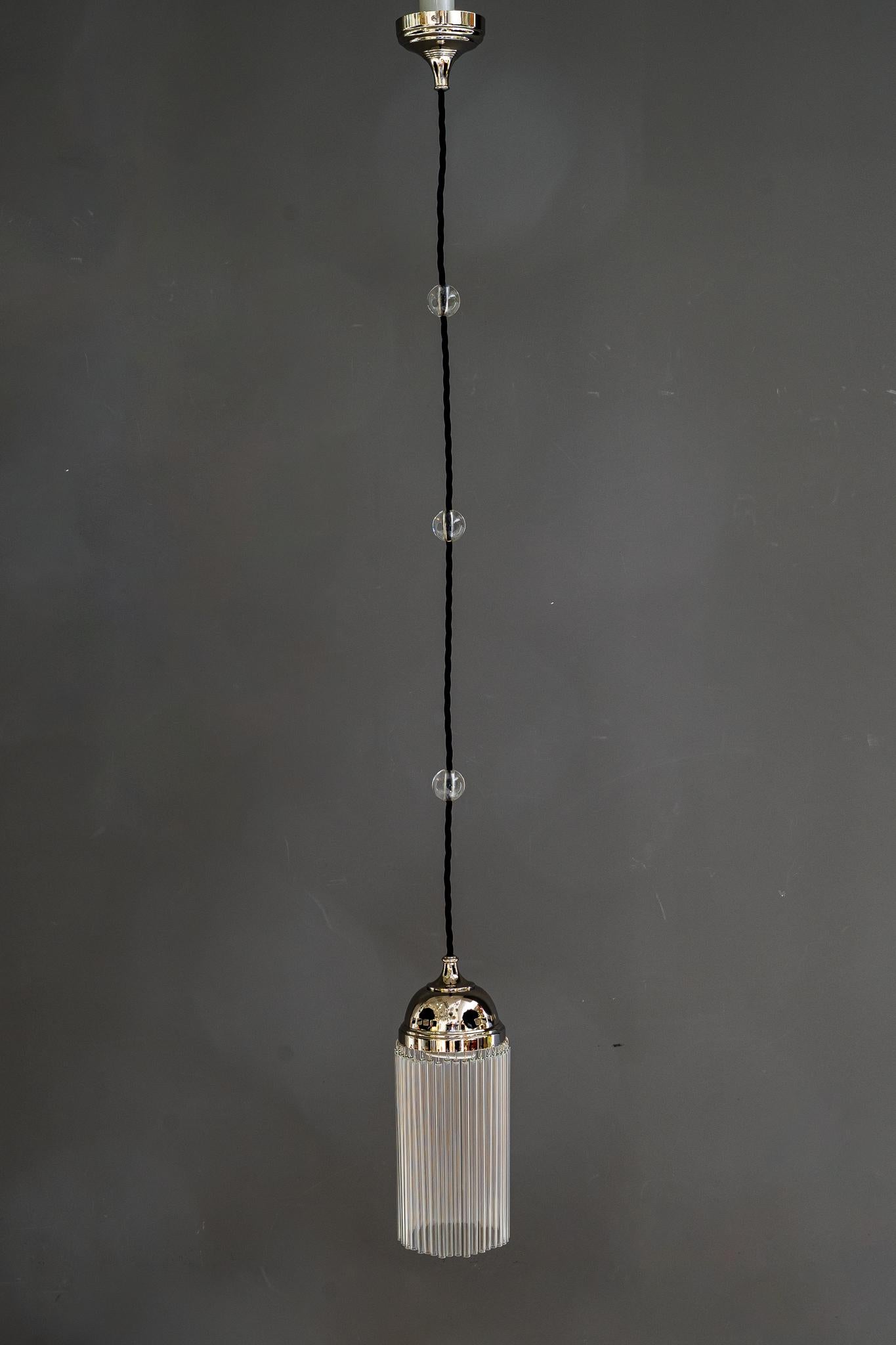 6x ciondoli art deco placcati in nichel con bacchette di vetro vienna 1920 circa
I bastoncini di vetro sono stati sostituiti (nuovi)
L'ottone è placcato in nichel
