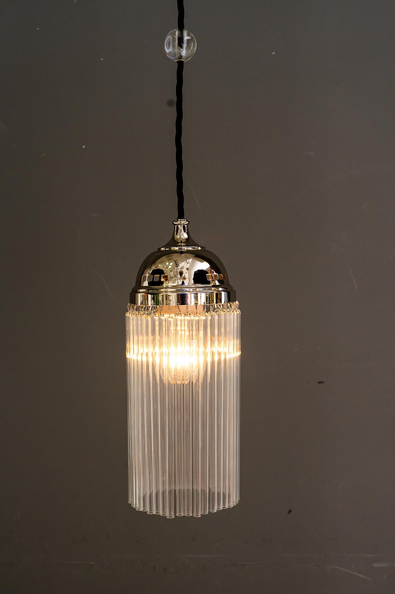 Inizio XX secolo 6x ciondoli art deco placcati in nichel con bacchette di vetro vienna 1920 circa in vendita