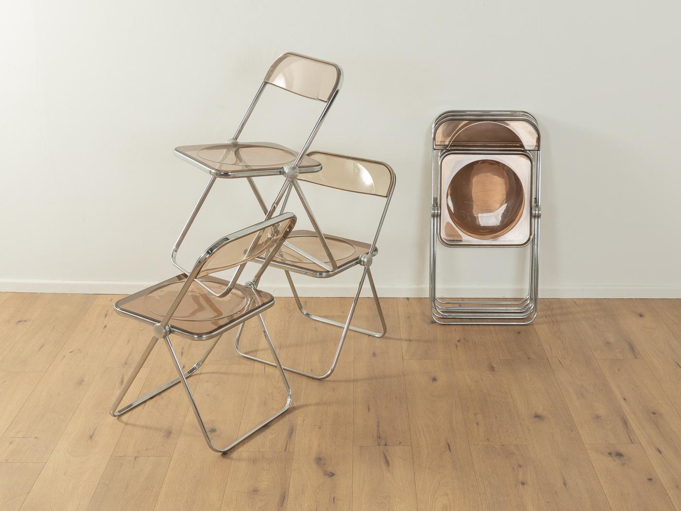 PLIA folding chairs from the 1960s by Giancarlo Piretti for Anonima Castelli. Chromed metal frame with a seat and back rest made of dyed-through acrylic in brown. The folding chair was designed in 1967 and is an award-winning design classic. The