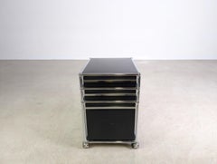 6x USM Haller Rollcontainer Büroschrank Rollen dunkelblau offen