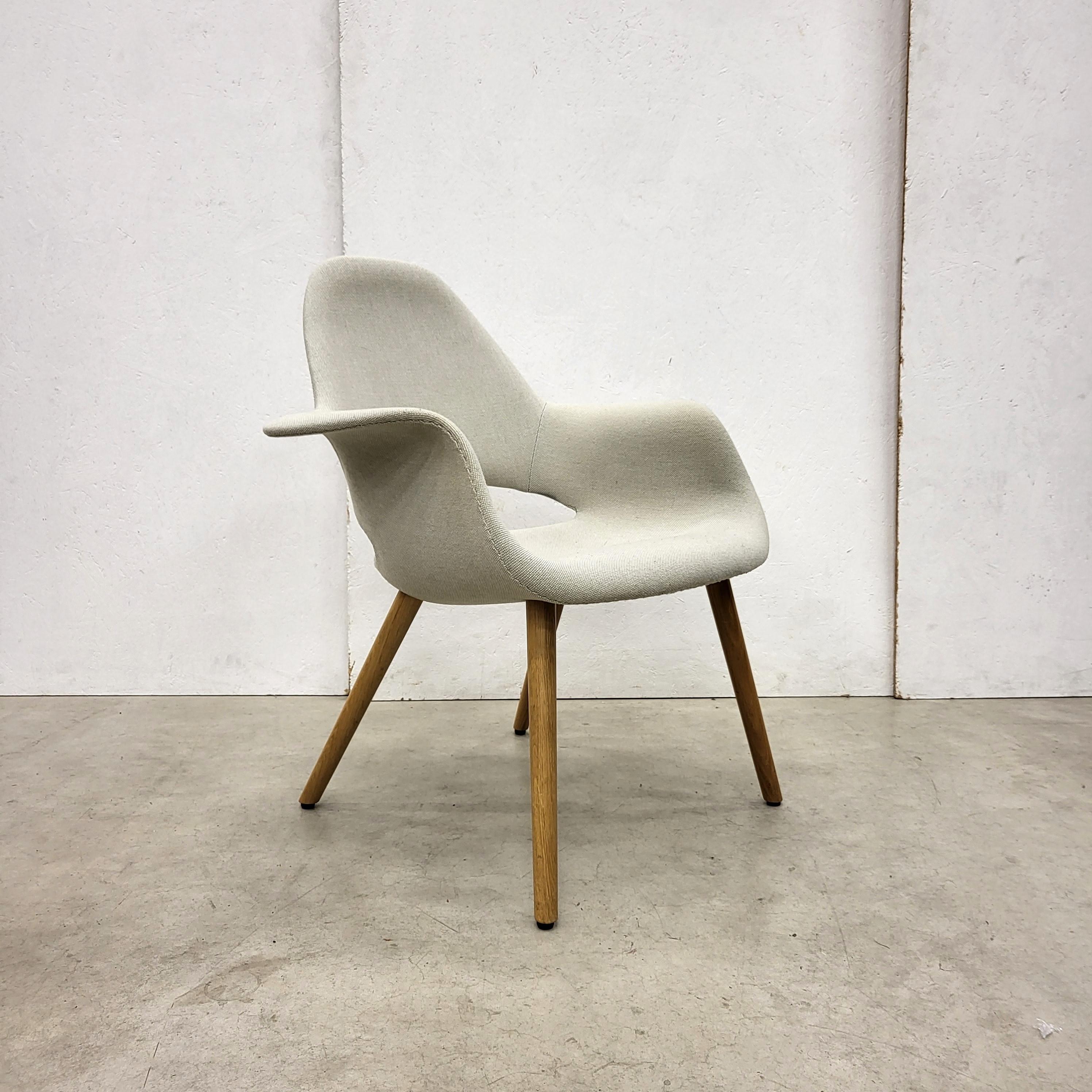 Set of 6x vitra organic chairs designed by Eero Saarinen and Charles Eames.
Initiated by Elliot Noyes, Eames and Saarinen designed the Organic chair for the Organic Design competition by Museum of Modern Art in New York on 1 October 1940. 

Their
