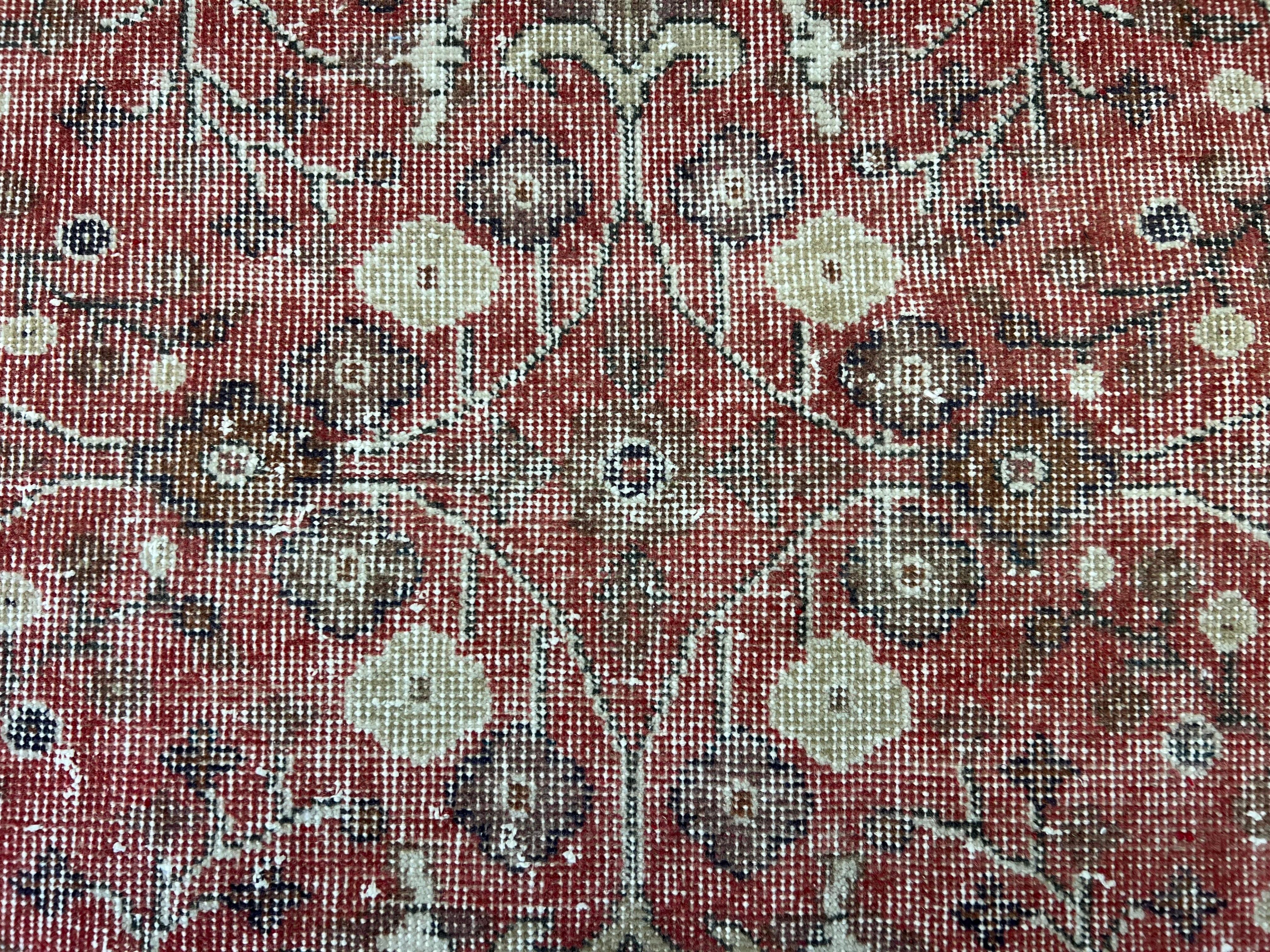 6x10 Ft Floral Pattern Floor Covering, Vintage Handmade Turkish Wool Area Rug For Sale 7
