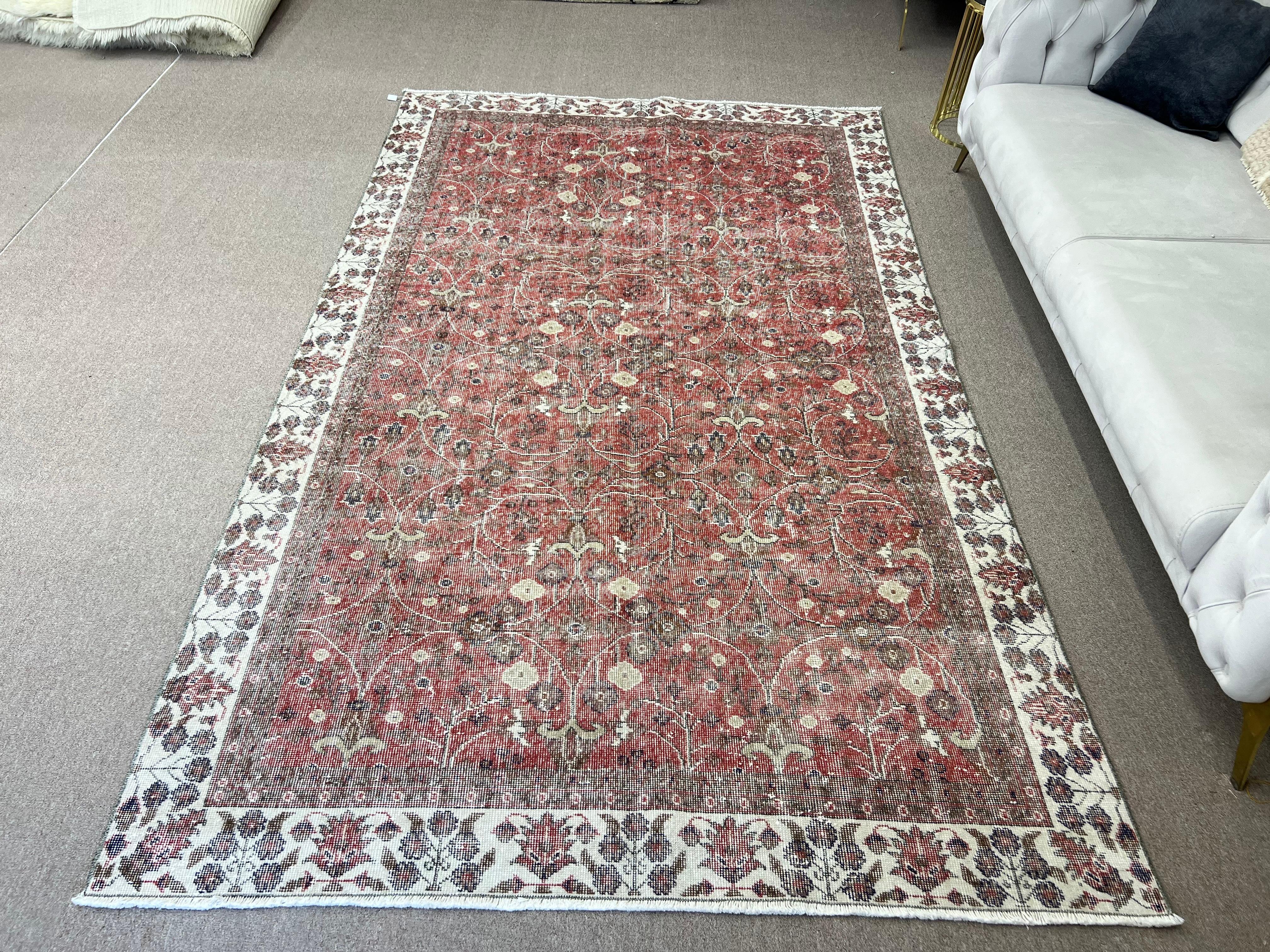 6x10 Ft Floral Pattern Floor Covering, Vintage Handmade Turkish Wool Area Rug For Sale 1