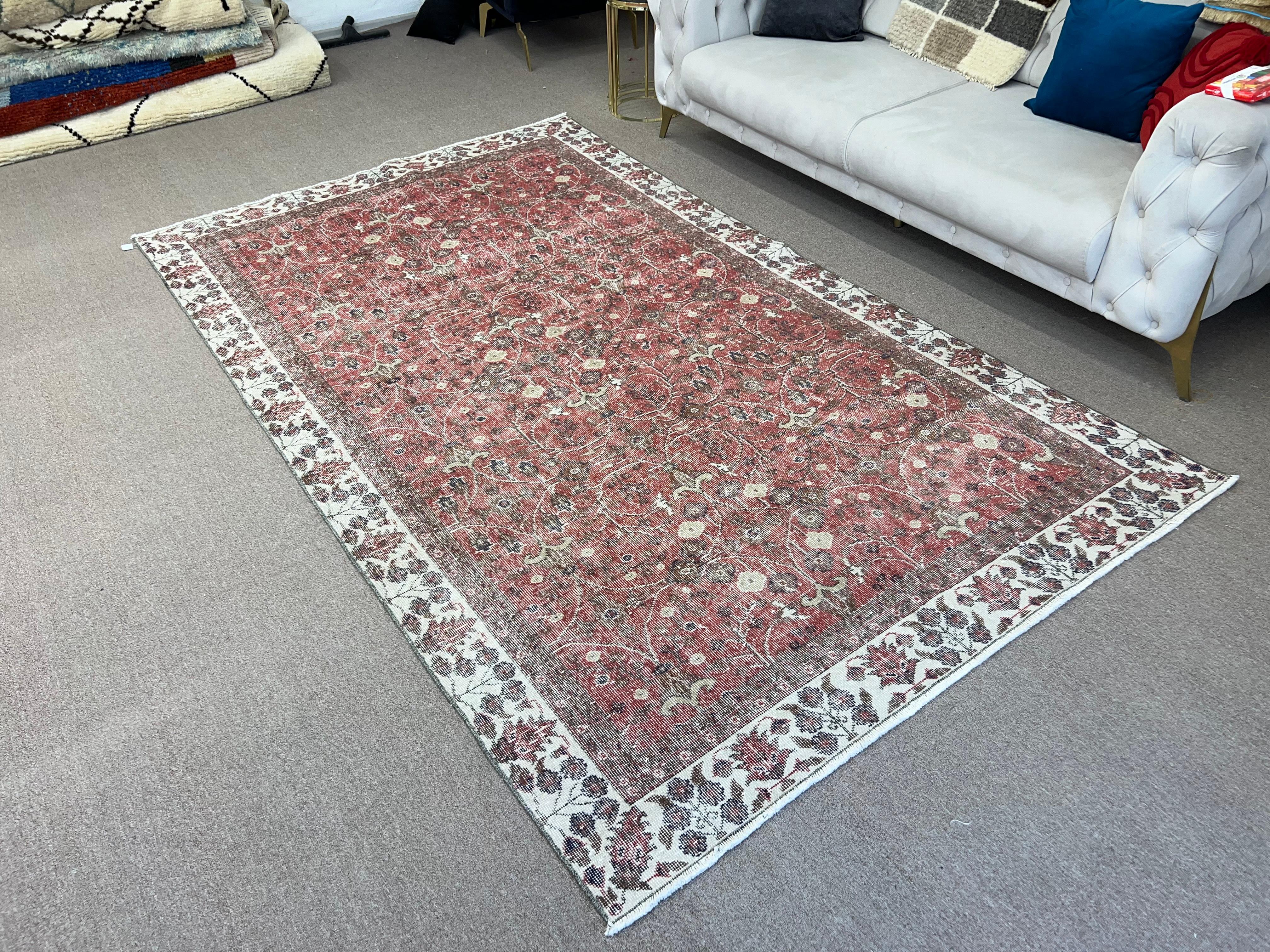 6x10 Ft Floral Pattern Floor Covering, Vintage Handmade Turkish Wool Area Rug For Sale 2