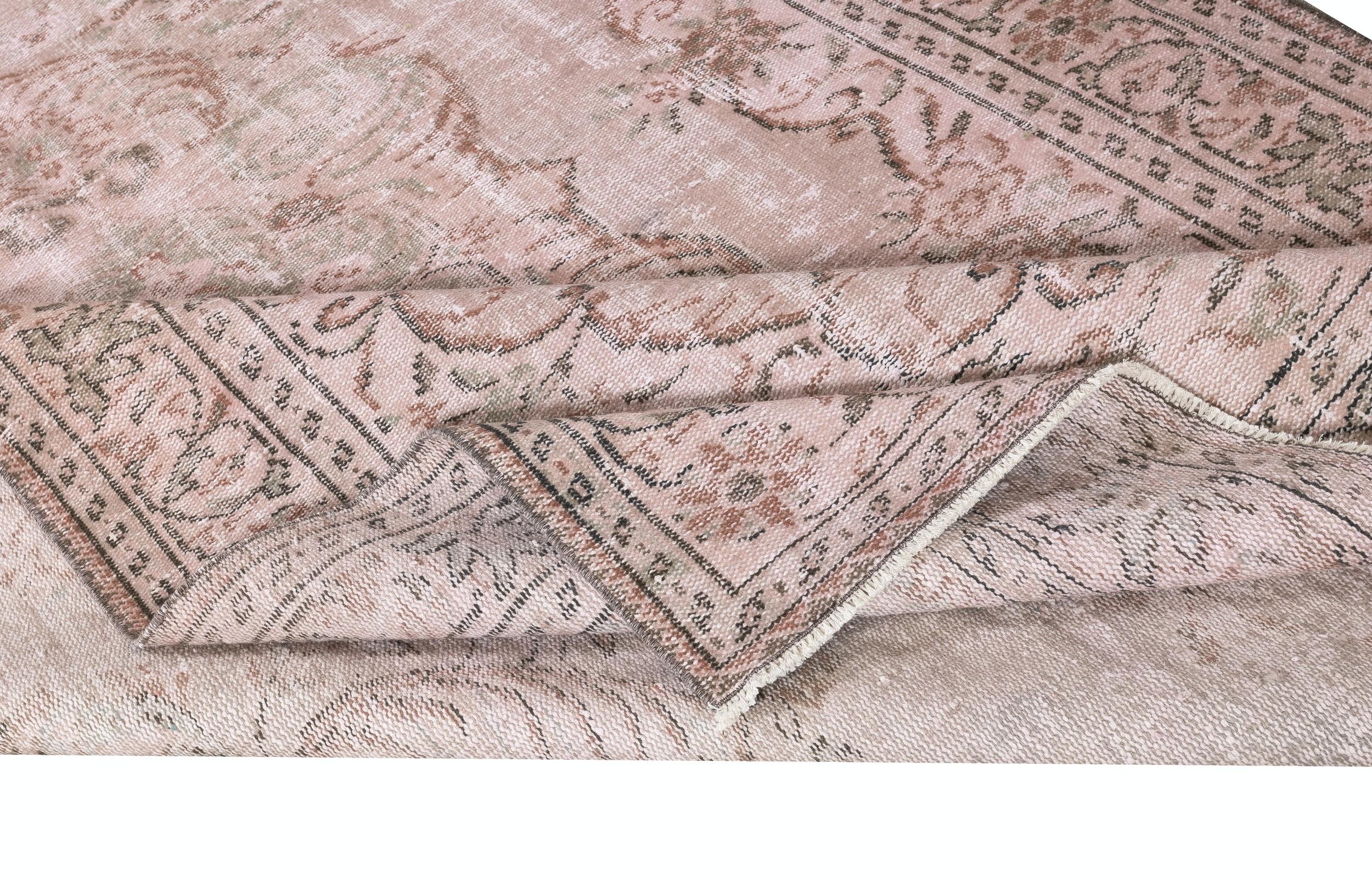 Turkish 6x10 Ft Modern Area Rug in Light Pink, Handwoven and Handknotted in Turkey For Sale