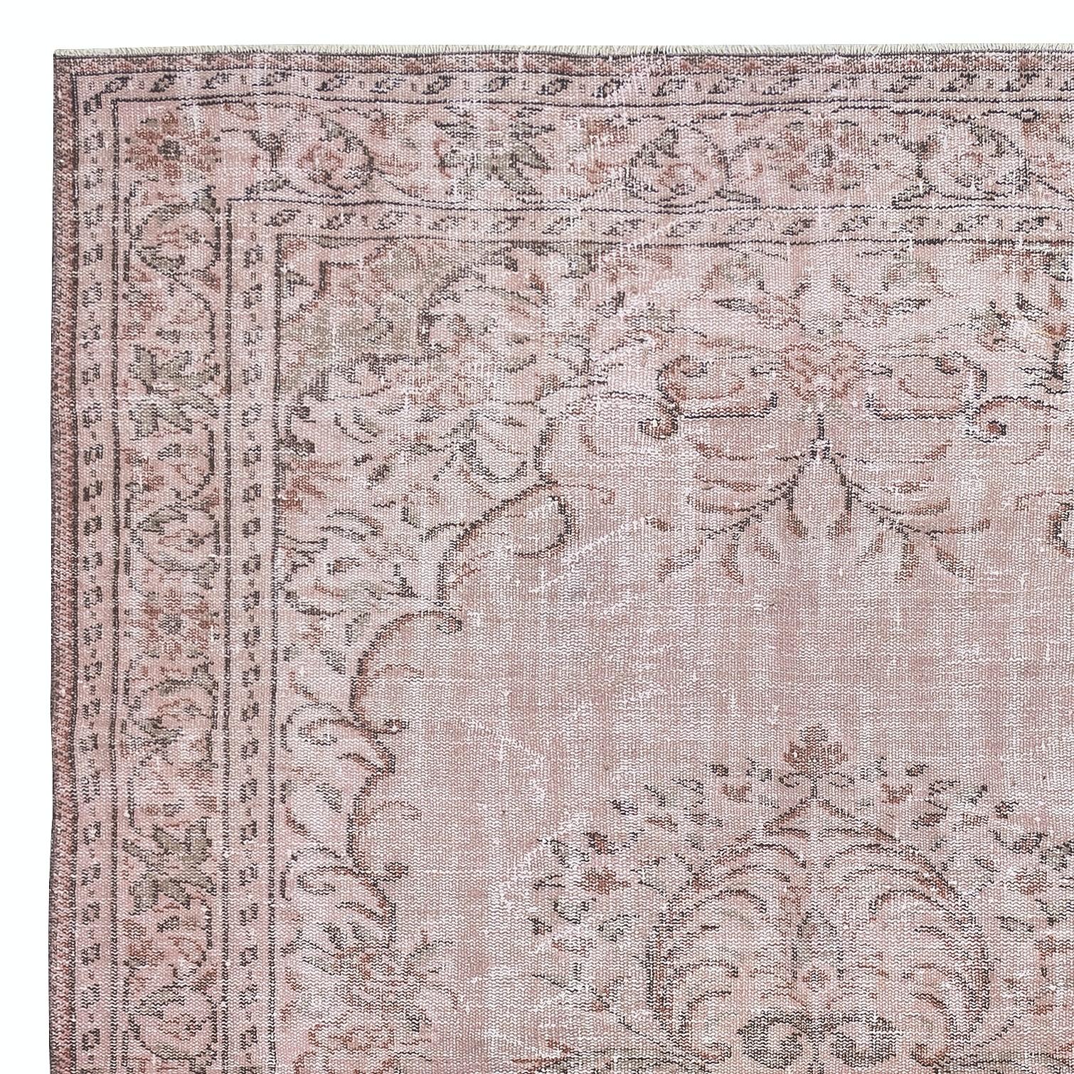Hand-Knotted 6x10 Ft Modern Area Rug in Light Pink, Handwoven and Handknotted in Turkey For Sale