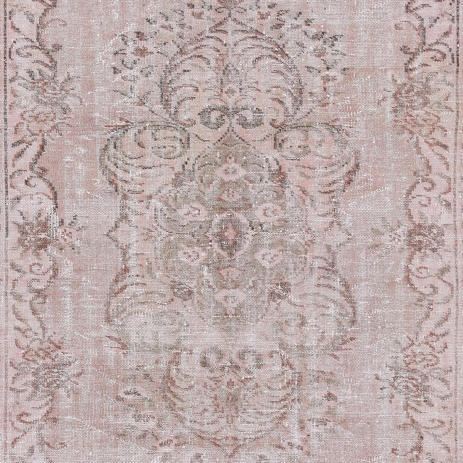 6x10 Ft Modern Area Rug in Light Pink, Handwoven and Handknotted in Turkey In Good Condition For Sale In Spring Valley, NY
