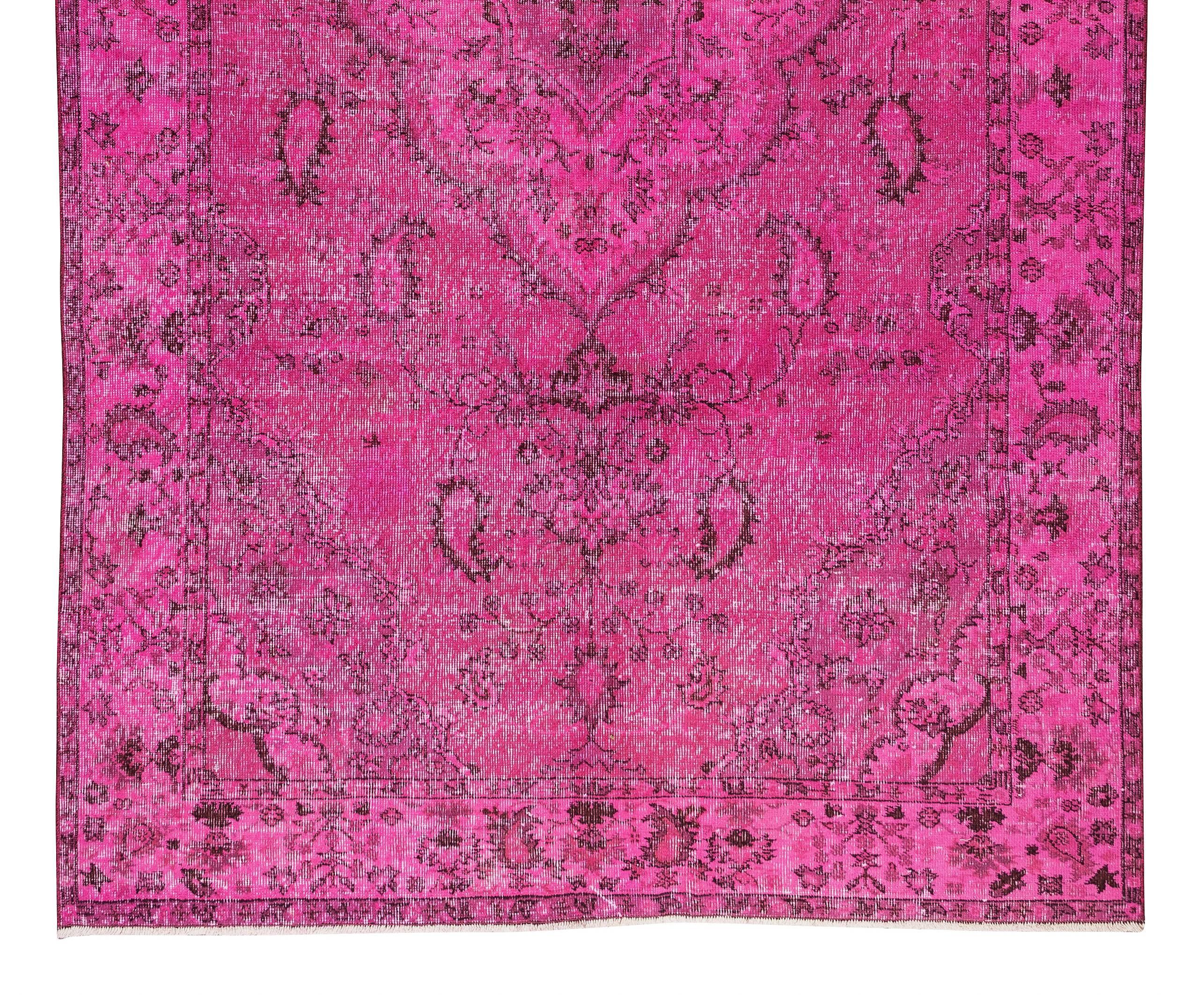 Noué à la main Tapis turc rose fait à la main, tapis moderne pour la salle à manger ou le salon en vente