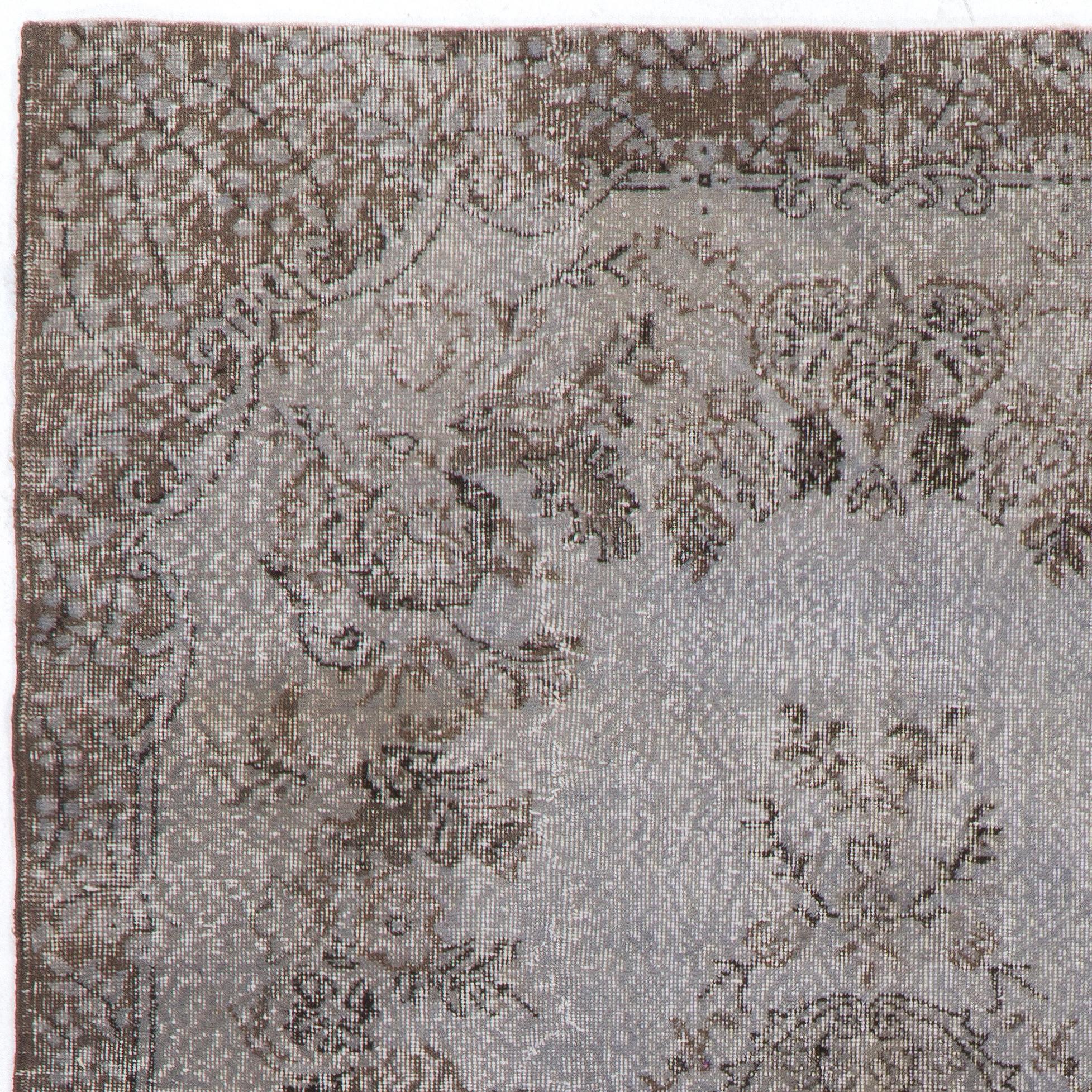 Alfombra de Anatolia Vintage de 6x10 Pies, Hecha a Mano y Teñida de Gris Turco en venta