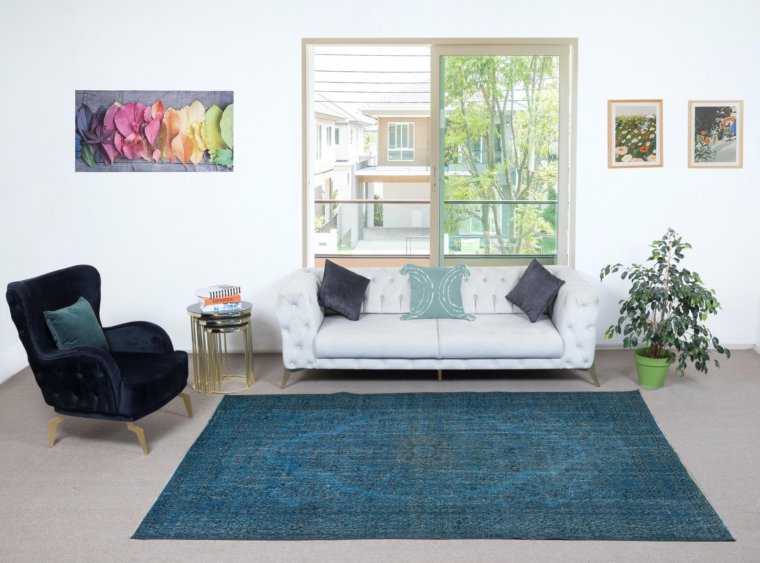 Nos tapis surteints sont tous des pièces vintage nouées à la main qui sont recréées dans notre atelier pour répondre à un plus large éventail de choix de décoration intérieure, du moderne au côtier, de l'industriel au rustique/cottage. Ces tapis