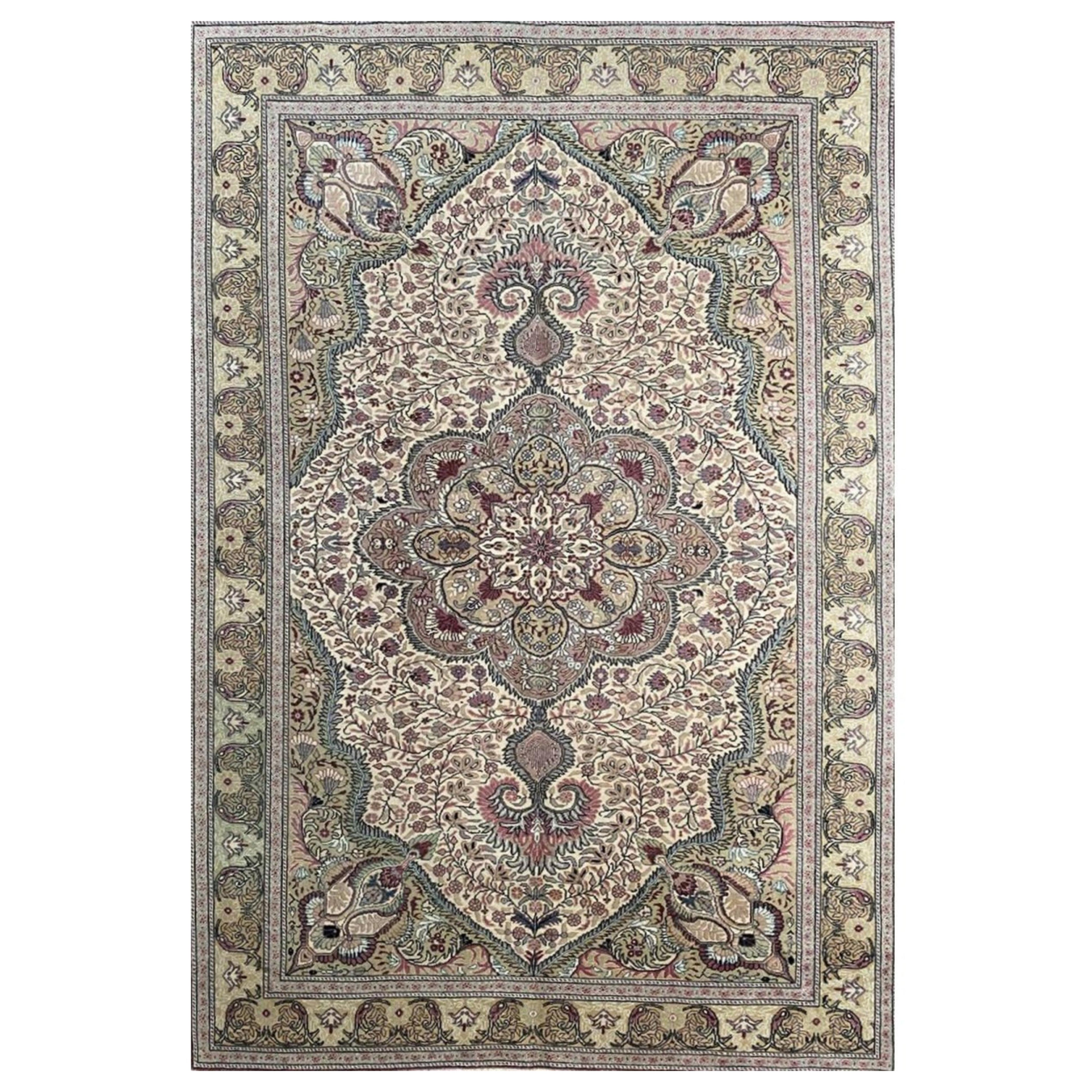 6x10 Handgeknüpfter elfenbeinfarbener und grüner alttürkischer Kayseri-Teppich im Angebot