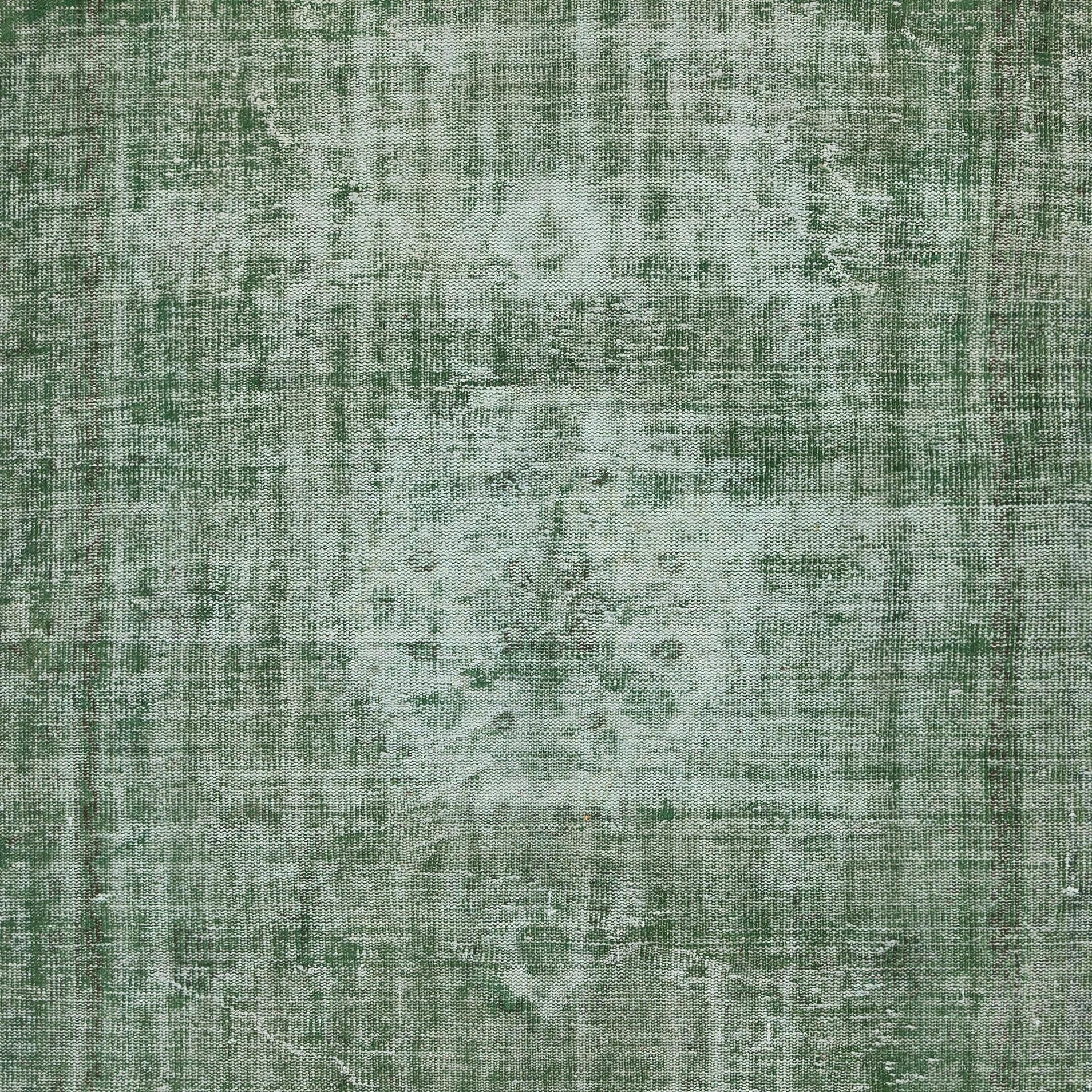 6x10.3 Ft Grün gefärbter türkischer Vintage-Teppich. Handgefertigte Teppiche für moderne Innenräume (Türkisch) im Angebot