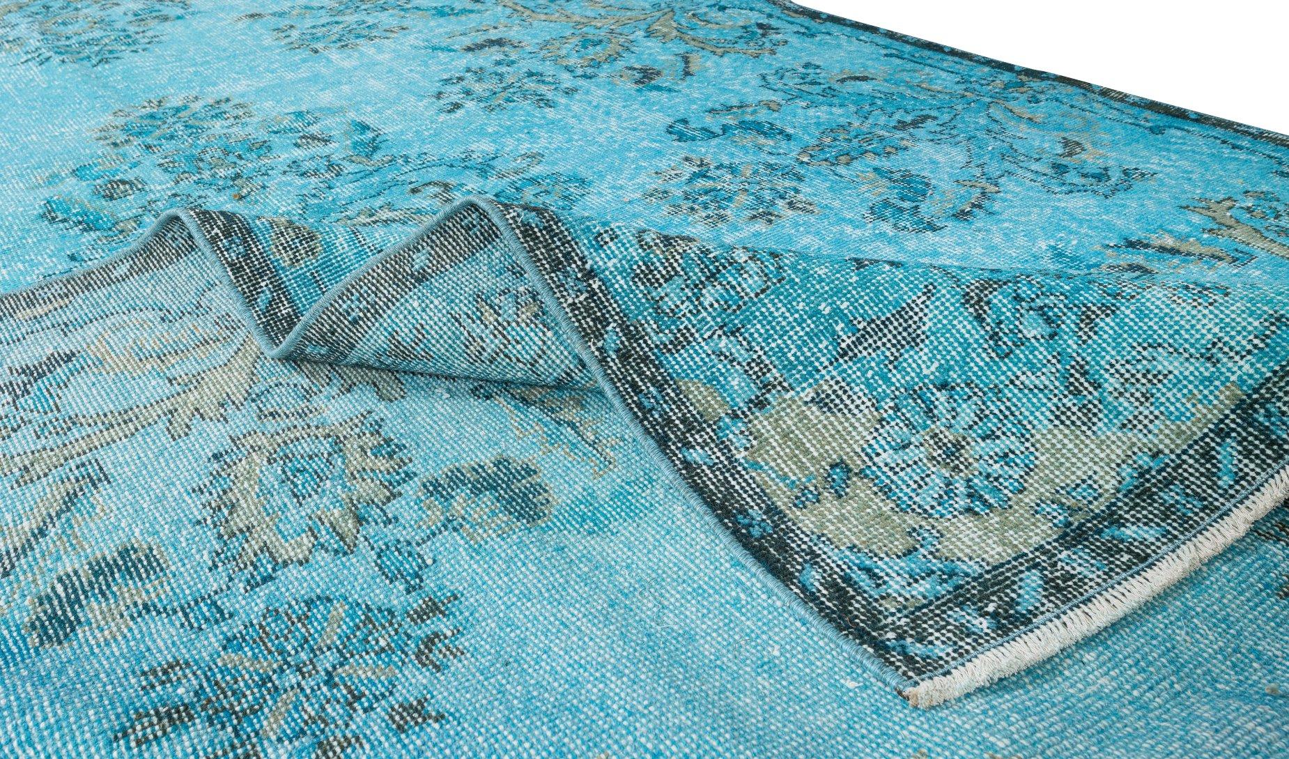 Moderno 6x10.3 Ft Tappeto turco vintage annodato a mano e sovra-tinto in verde acqua per interni moderni in vendita