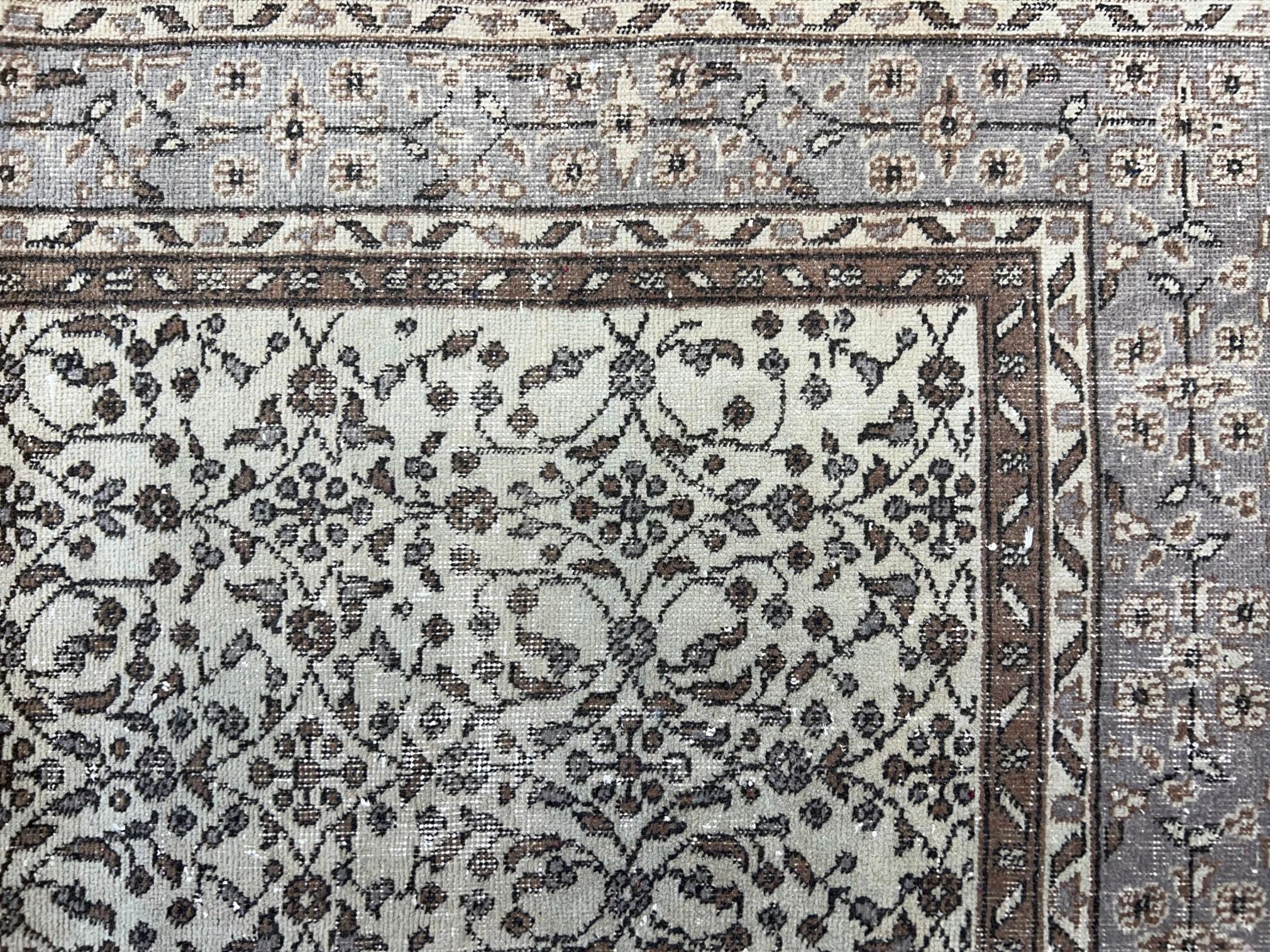 Alfombra Turca Oushak Vintage, hecha a mano, de 6x10.5 Pies, Alfombra Beige con Diseño Floral en Bueno estado para la venta en Spring Valley, NY