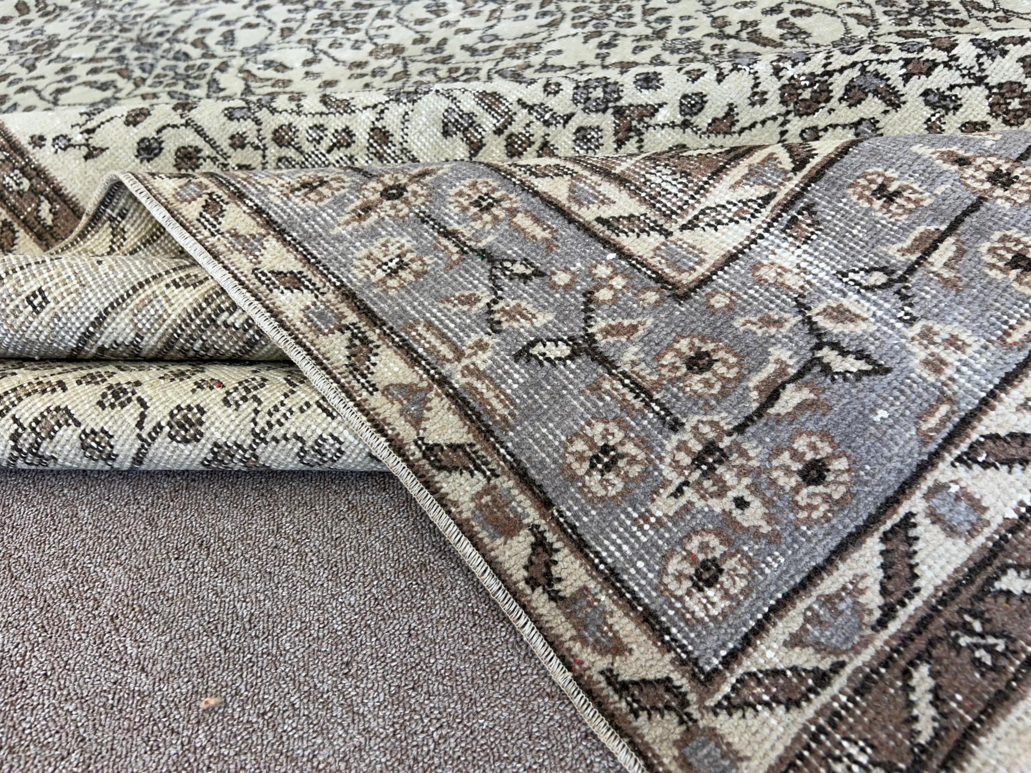 Alfombra Turca Oushak Vintage, hecha a mano, de 6x10.5 Pies, Alfombra Beige con Diseño Floral siglo XX en venta