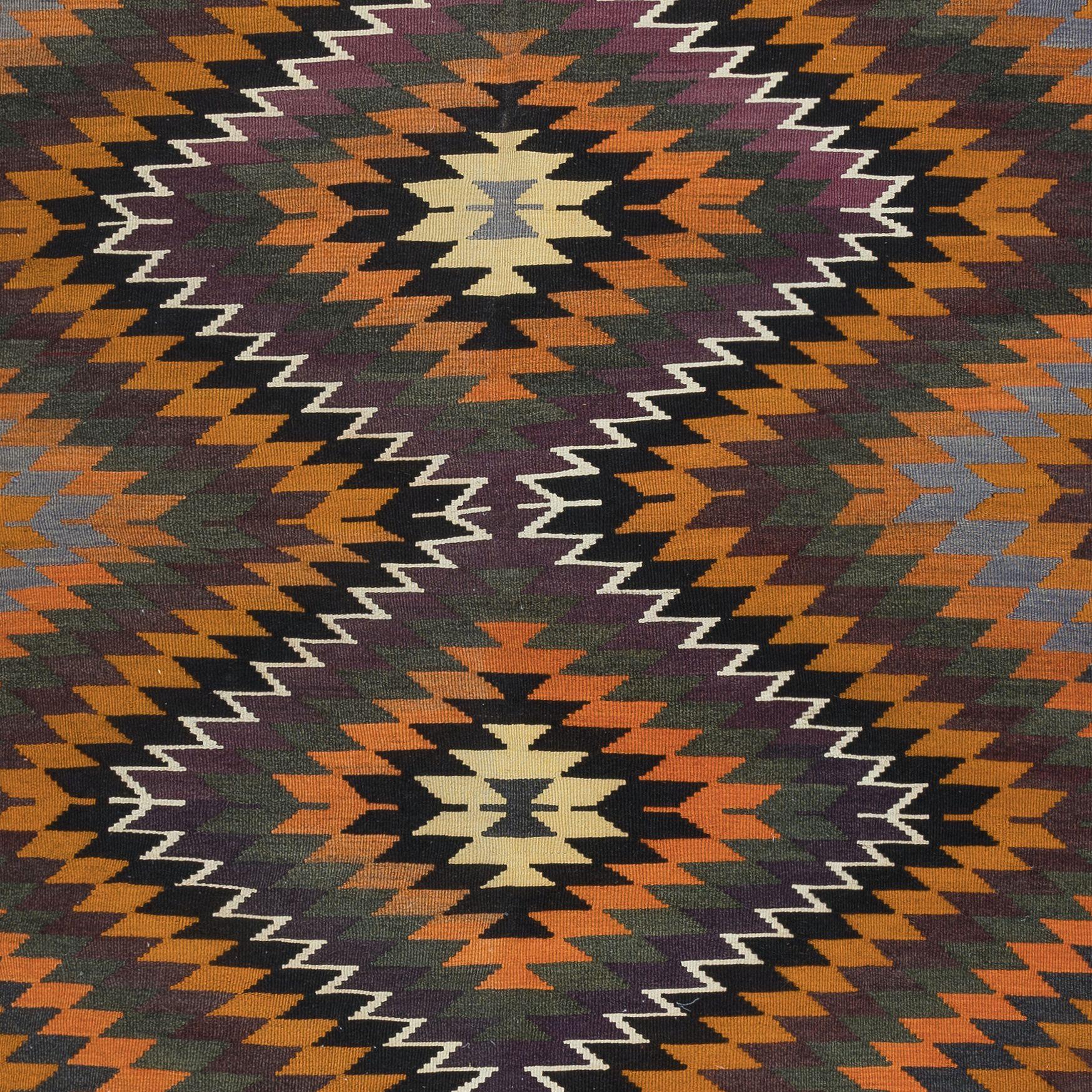 6x10.8 Ft handgewebter Anatolischer Kelim, mehrfarbiger Vintage-Teppich mit Diamantdesign (Handgewebt) im Angebot