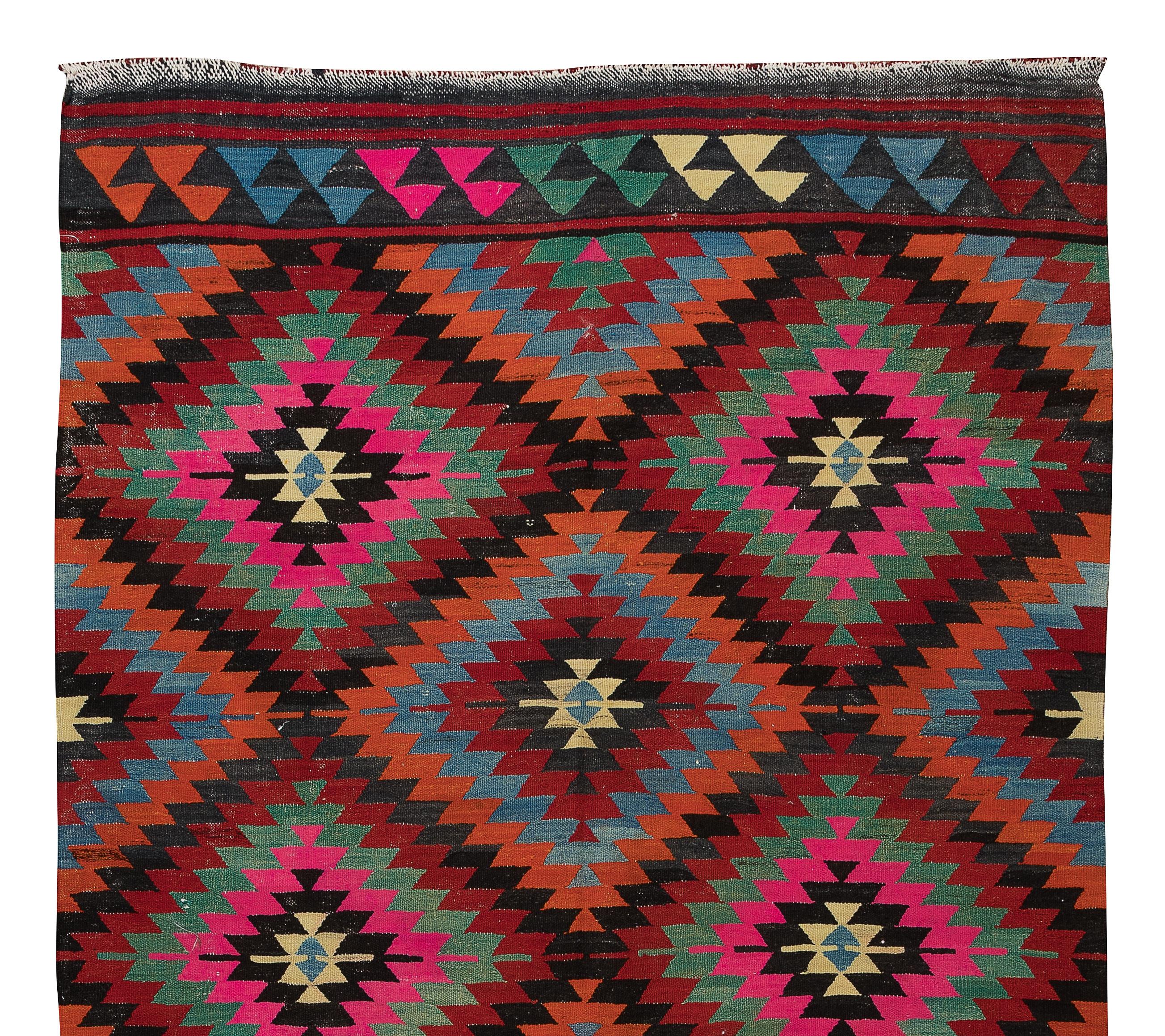 6x11 Fuß farbenfroher anatolischer Kelim mit böhmischem Stil, handgewebter Vintage-Wollteppich (Handgewebt) im Angebot