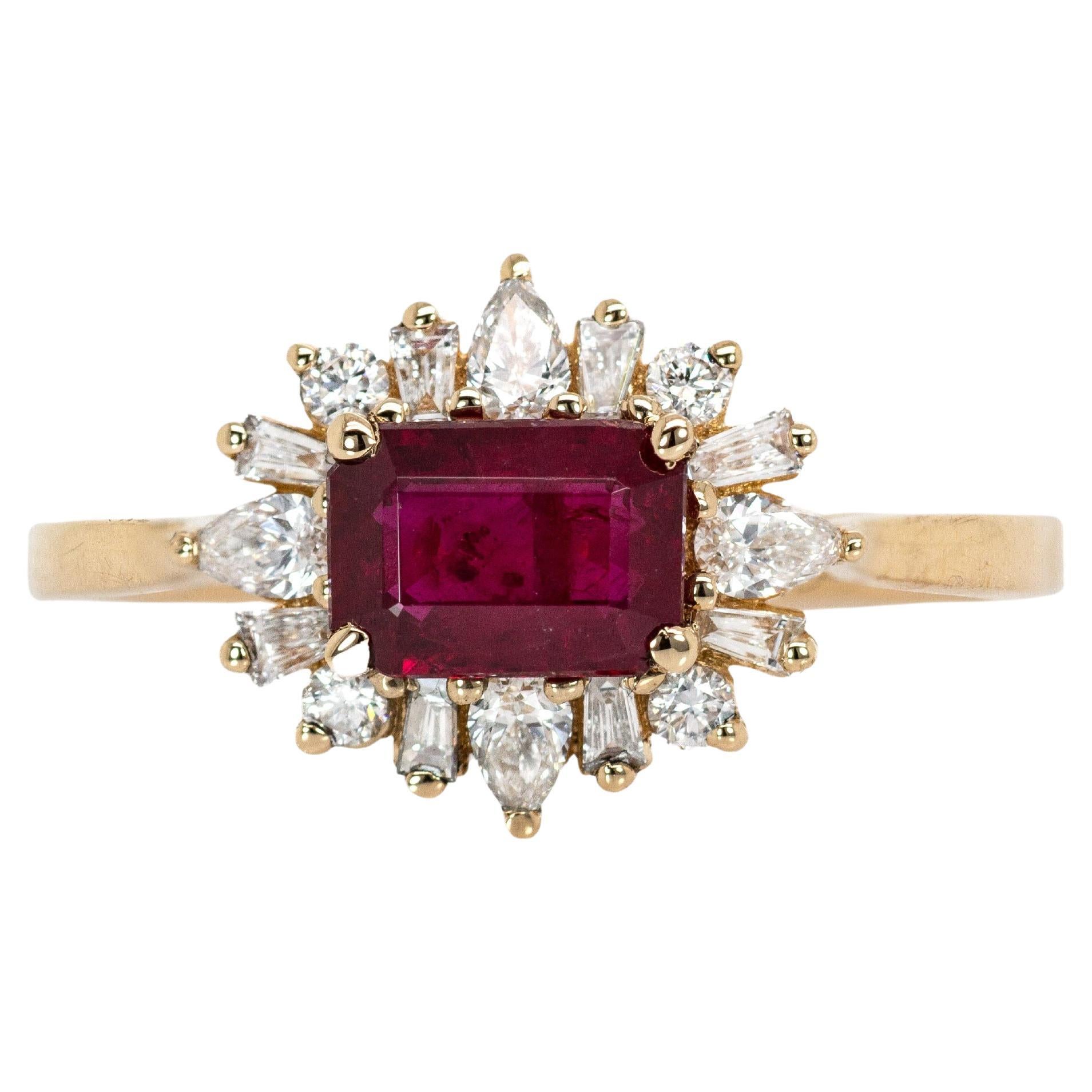 Bague en or jaune 14 carats 6x4mm rubis du Mozambique et diamant naturel en vente