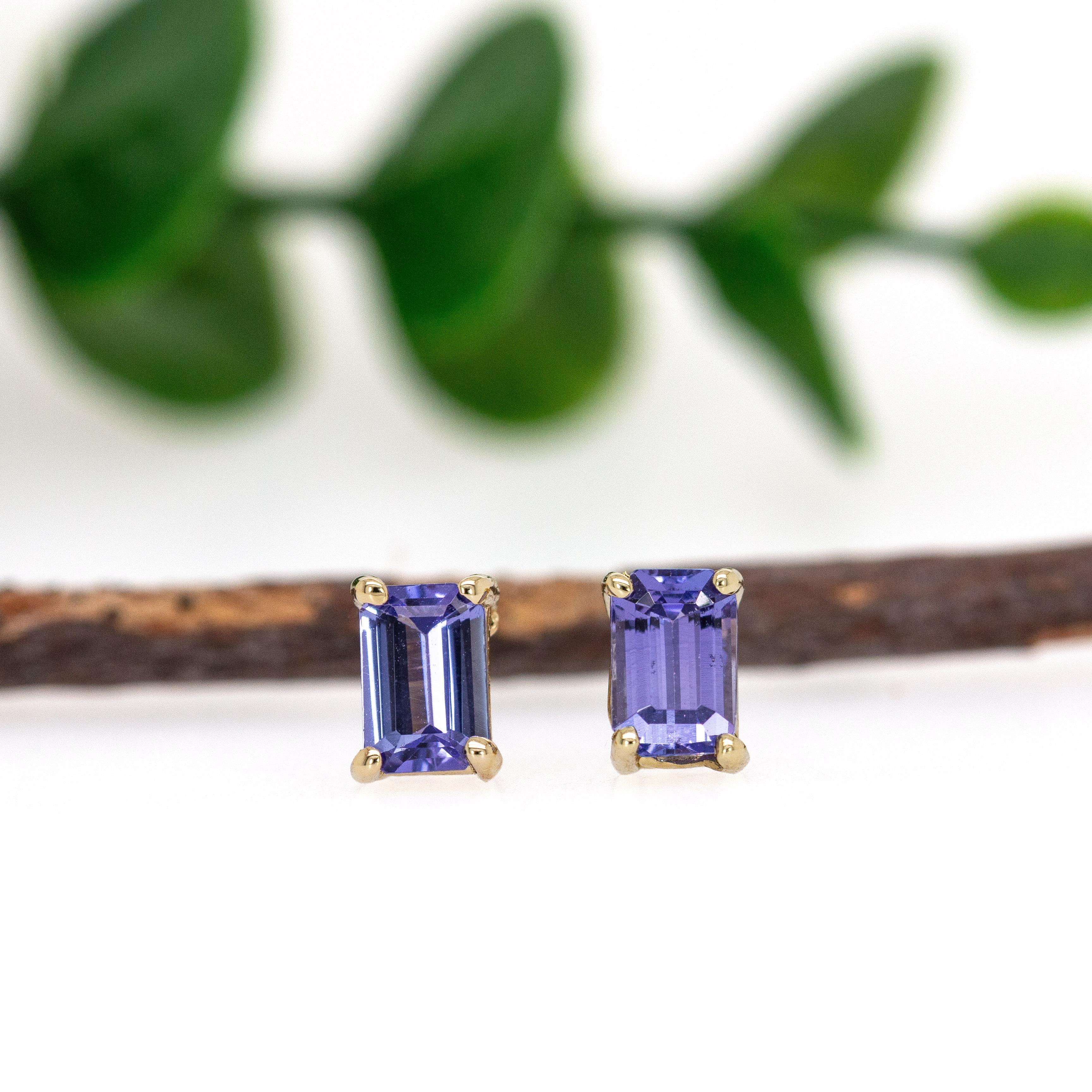 Contemporaneo Orecchini solitari di tanzanite 6x4mm in oro giallo massiccio 14K in vendita