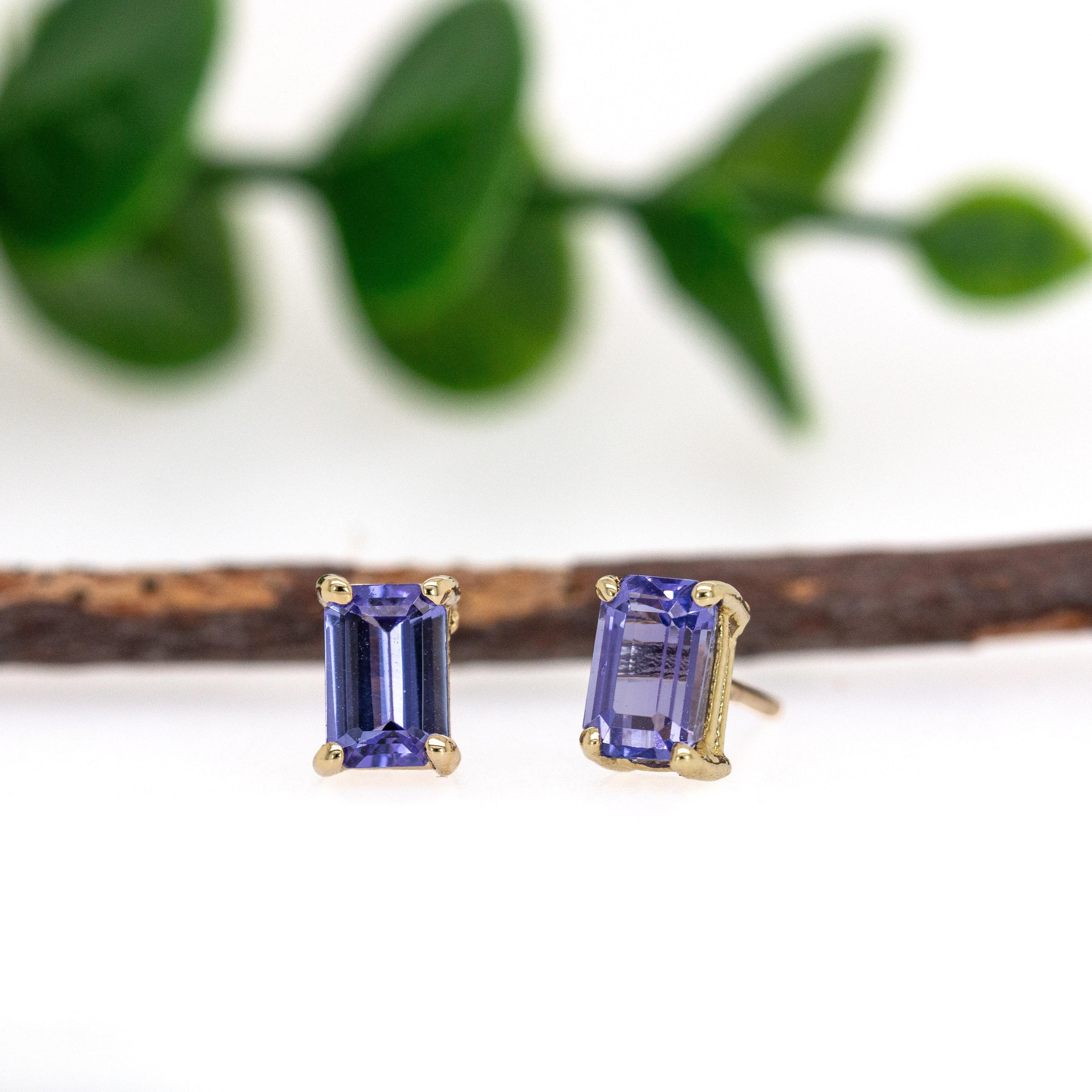 Taglio smeraldo Orecchini solitari di tanzanite 6x4mm in oro giallo massiccio 14K in vendita