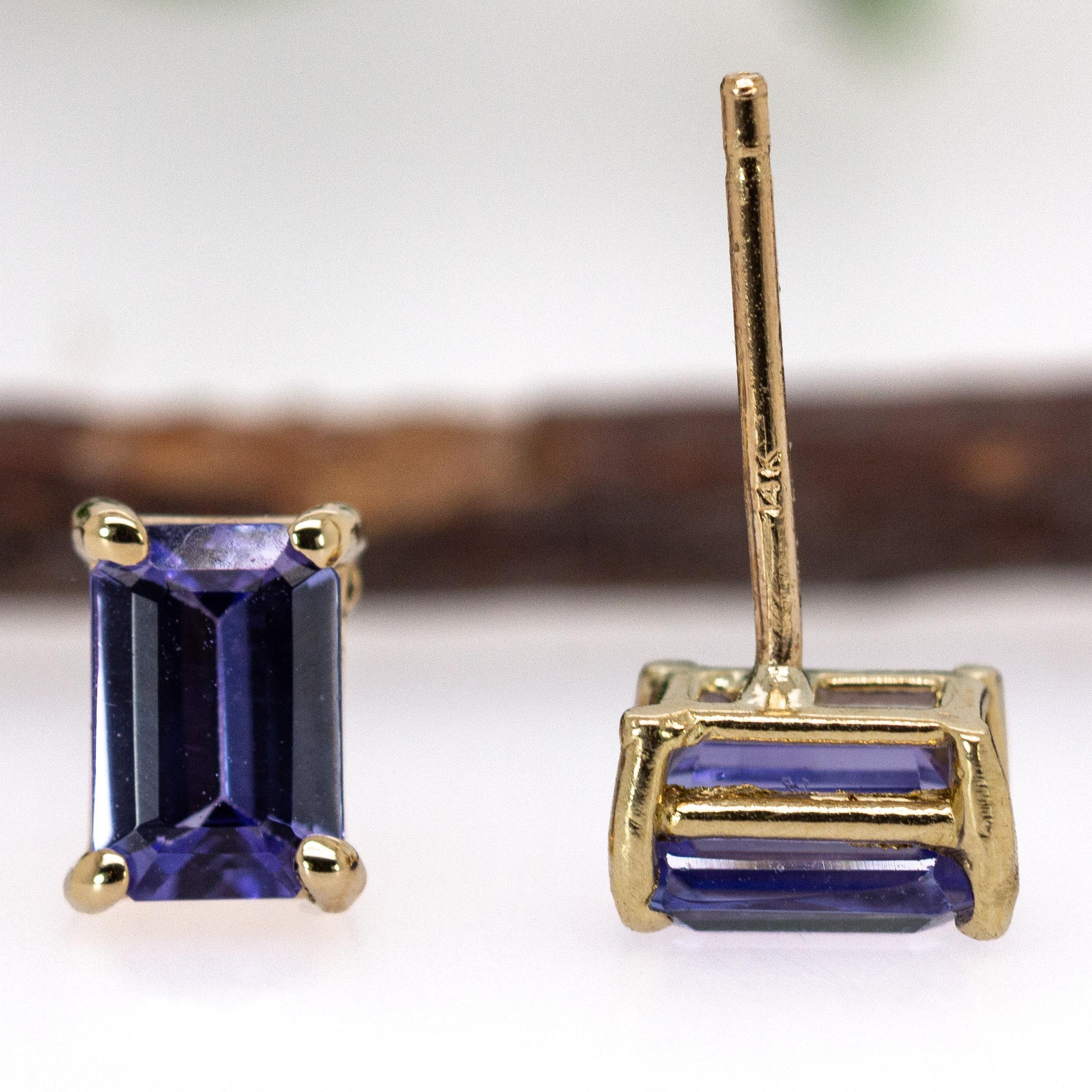 Orecchini solitari di tanzanite 6x4mm in oro giallo massiccio 14K in vendita 1