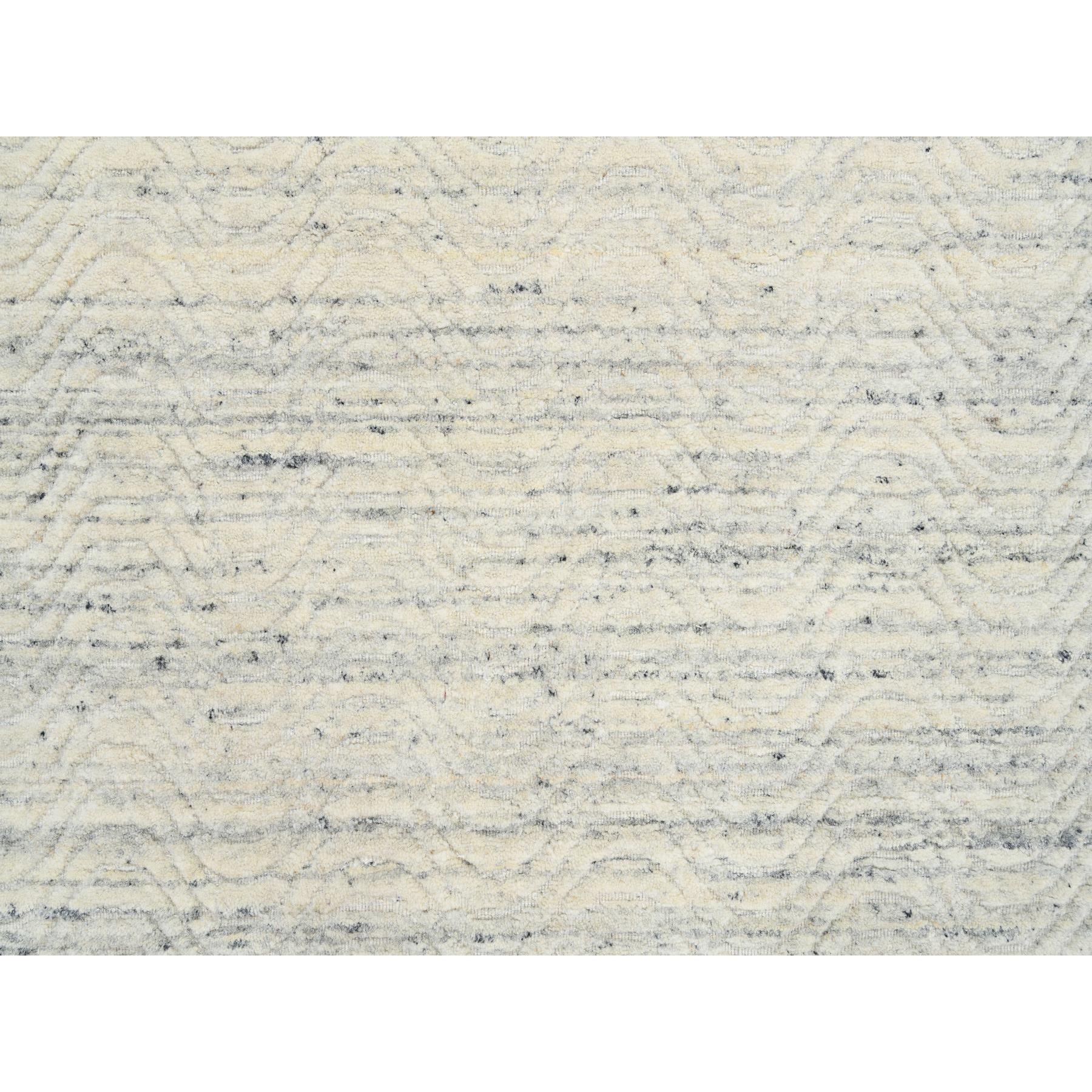 6'x6' Beige Soft Wool Hand Loomed Variegated Modern Design Round Rug In New Condition For Sale In Carlstadt, NJ