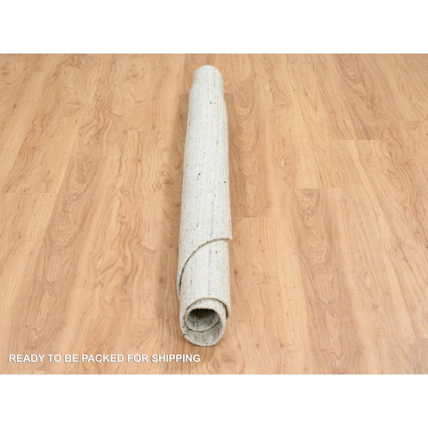 Contemporary 6'x6' Beige Soft Wool Hand Loomed Variegated Modern Design Round Rug For Sale
