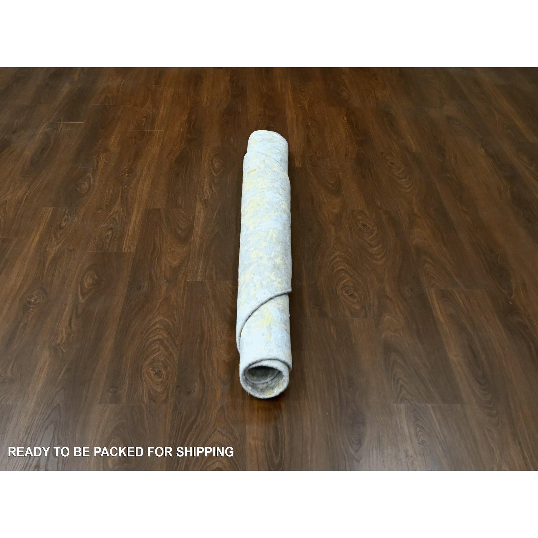 Tappeto rotondo 6'x6' beige e oro in lana e seta con disegno astratto annodato a mano In condizioni Nuovo in vendita a Carlstadt, NJ