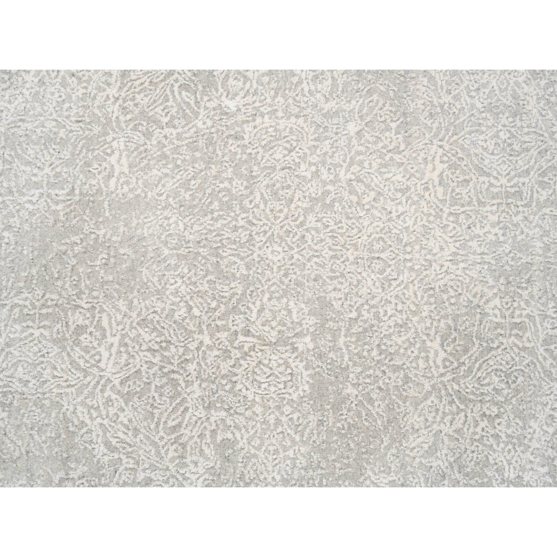 Hand-Knotted 6'x6'  Beige Wool and Silk Hand Loomed Fine Jacquard Round Oriental Rug For Sale