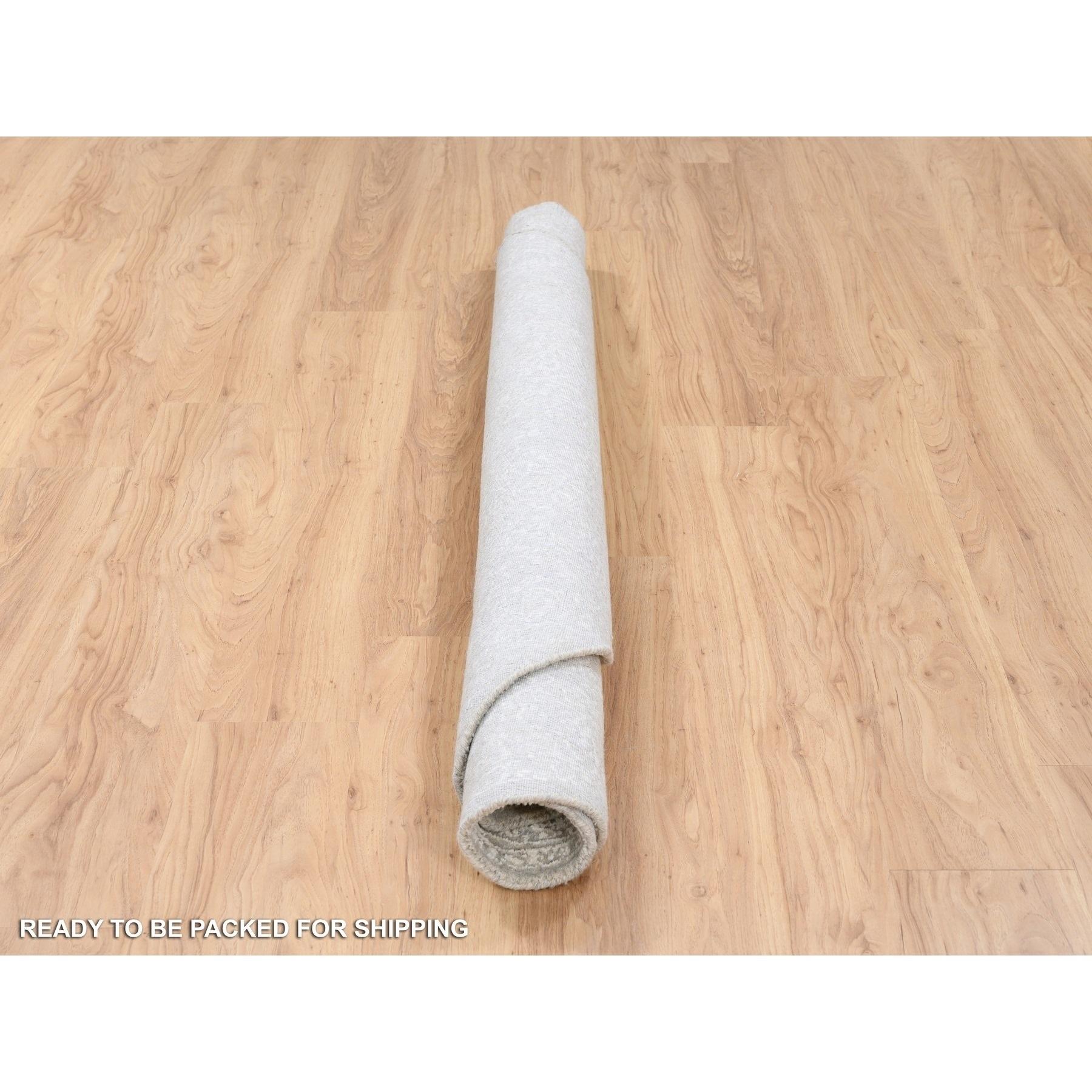 6'x6'  Beige Wool and Silk Hand Loomed Fine Jacquard Round Oriental Rug In New Condition For Sale In Carlstadt, NJ