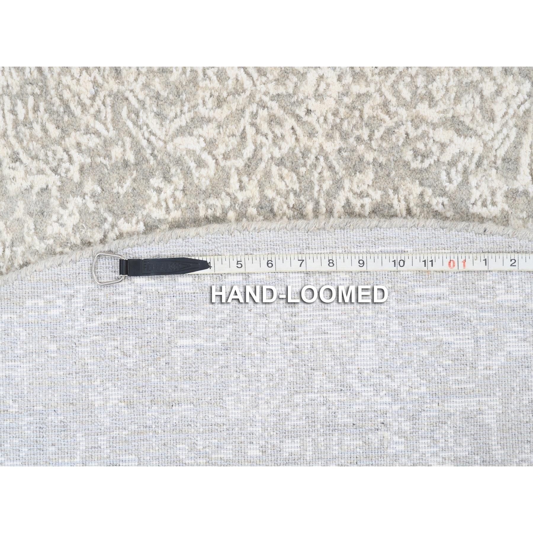 6'x6'  Beige Wool and Silk Hand Loomed Fine Jacquard Round Oriental Rug For Sale 1