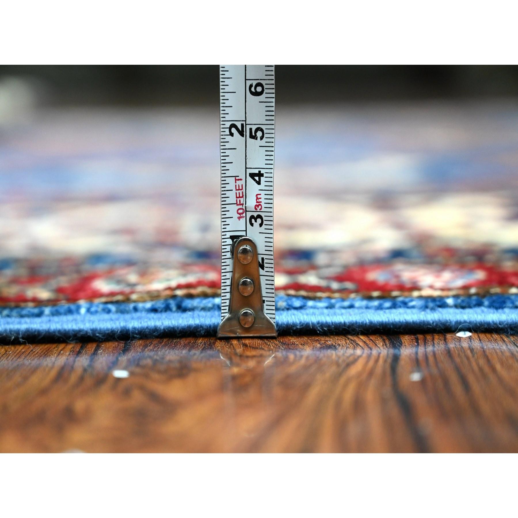 Noué à la main 6'x6' Berry Blue Tapis d'Orient en laine nouée à la main Super Kazak Medallions en vente