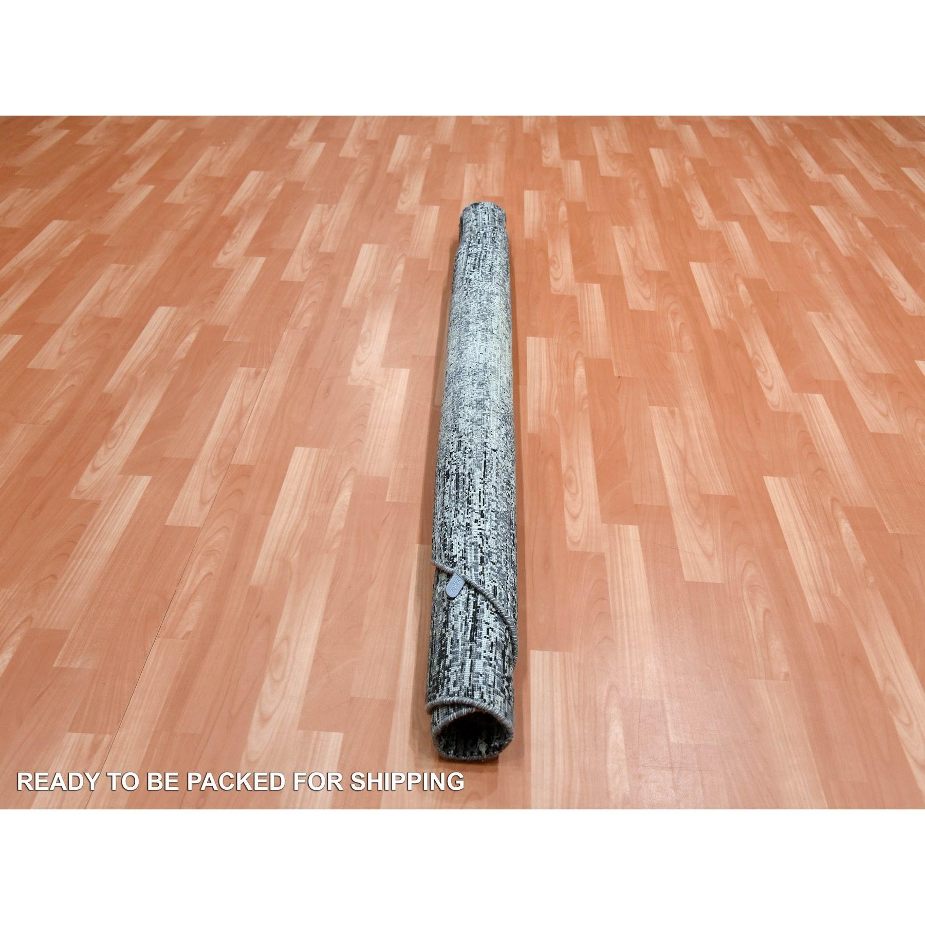 XXI secolo e contemporaneo 6'x6' Nero, Striae Design, Tappeto orientale rotondo annodato a mano in lana e seta in vendita