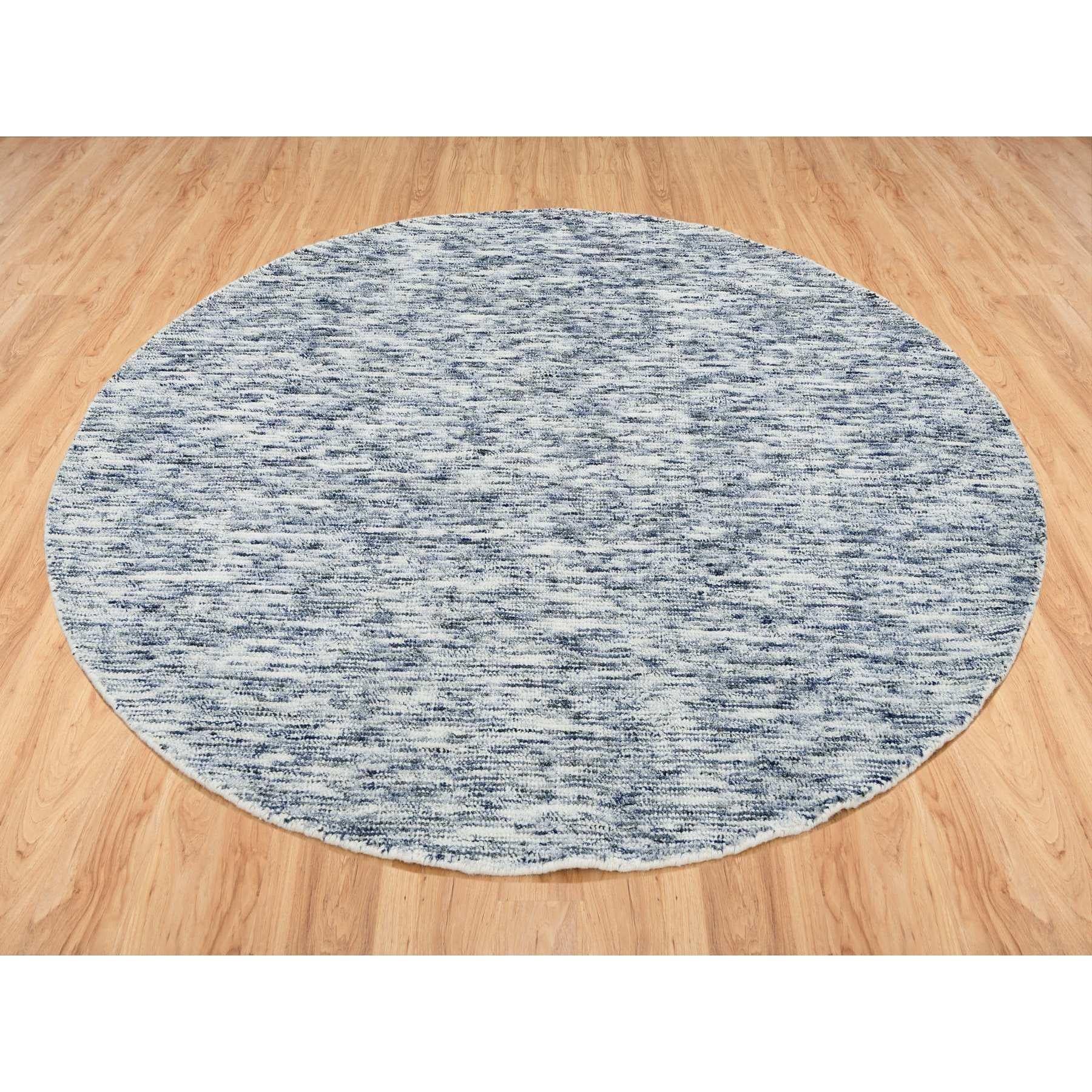 Azul y Marfil, Lana Pura Suave al Tacto, Diseño Moderno de Estrías Tejido a Mano, Alfombra Oriental Redonda
Materiales primarios: Woo
Látex: Sin pelo 
altura: 0,25 Pulgadas
Estilo: Transicional
Color principal: Azul
Colores secundarios: Marfil,