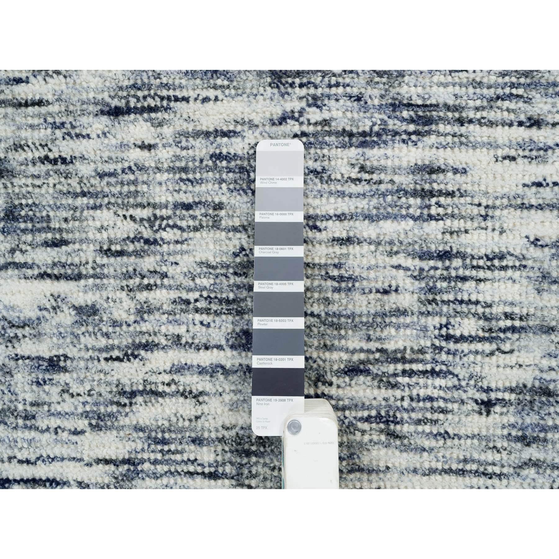 Alfombra redonda 6'x6' Azul y Marfil de pura lana tejida a mano con diseño moderno de estrías Indio en venta