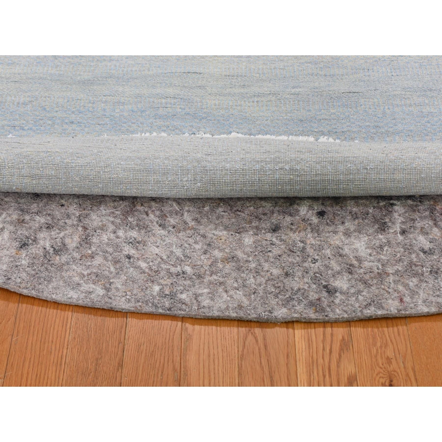 Alfombra Oriental Redonda Anudada a Mano de Lana y Seda con Diseño de Hierba Azul de 6'x6' Moderno en venta