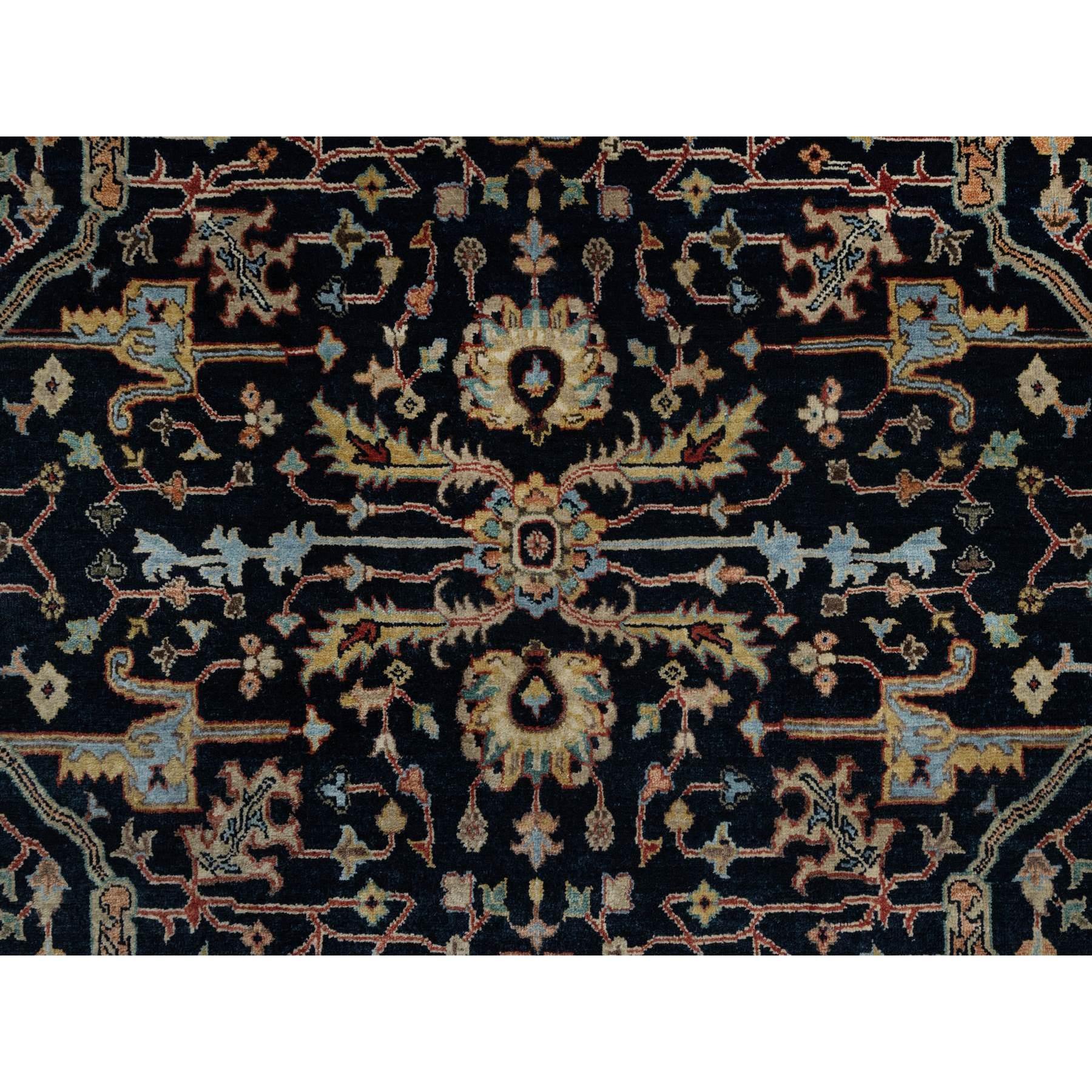 Noué à la main 6'x6' Tapis rond bleu caviar entièrement en laine Antiquities Heriz Re-Creation noué à la main en vente