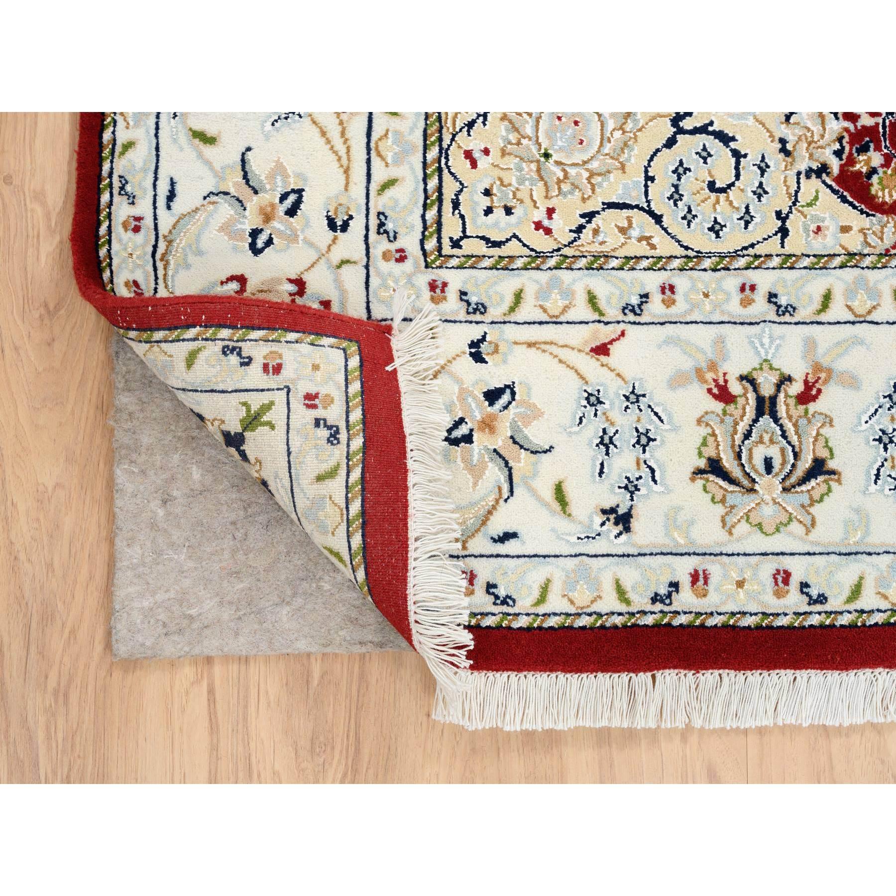 6'x6' Kirschroter Nain-Blumenmuster 250 KPSI handgeknüpfter quadratischer Teppich aus Wolle (Mittelalterlich) im Angebot