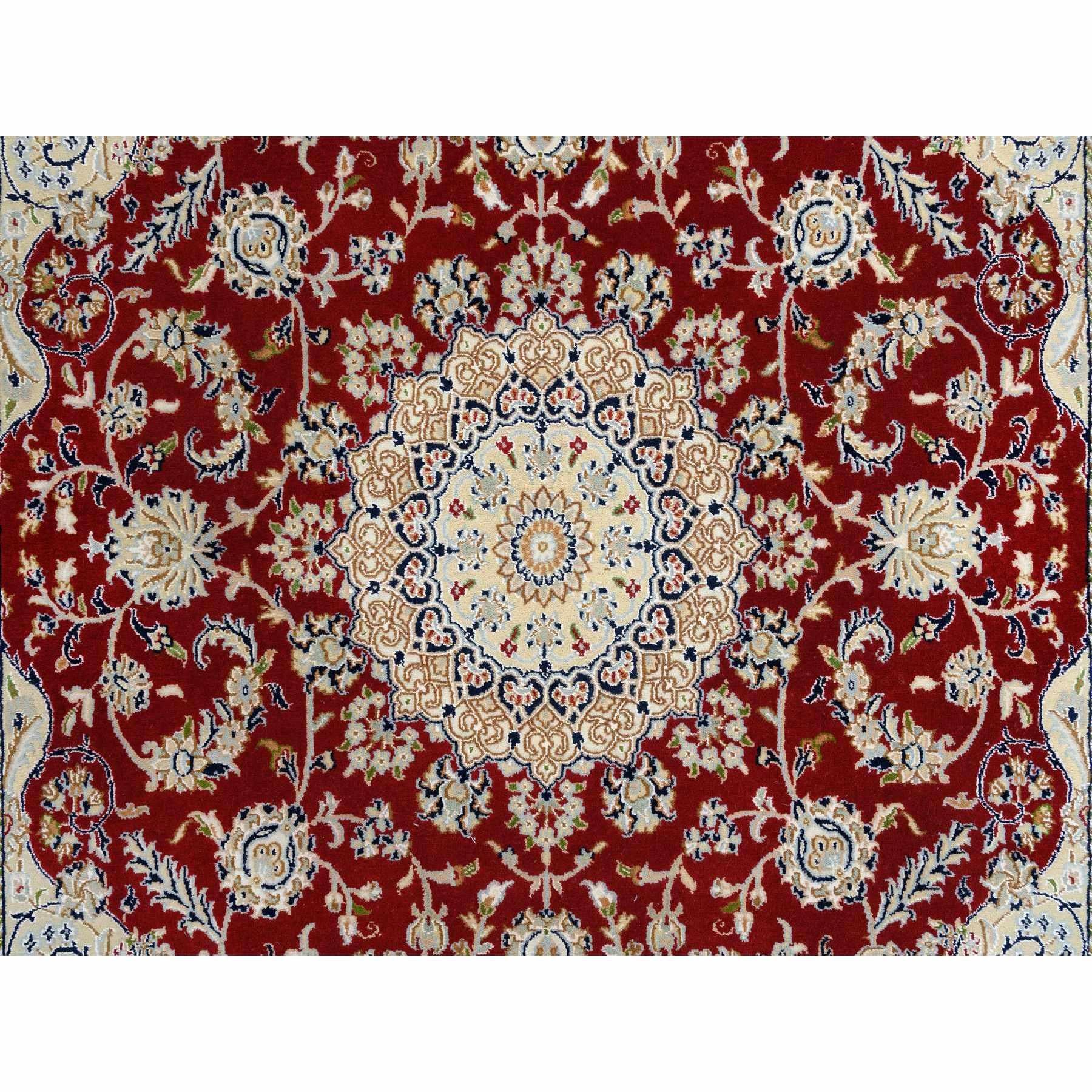 6'x6' Kirschroter Nain-Blumenmuster 250 KPSI handgeknüpfter quadratischer Teppich aus Wolle (Handgeknüpft) im Angebot