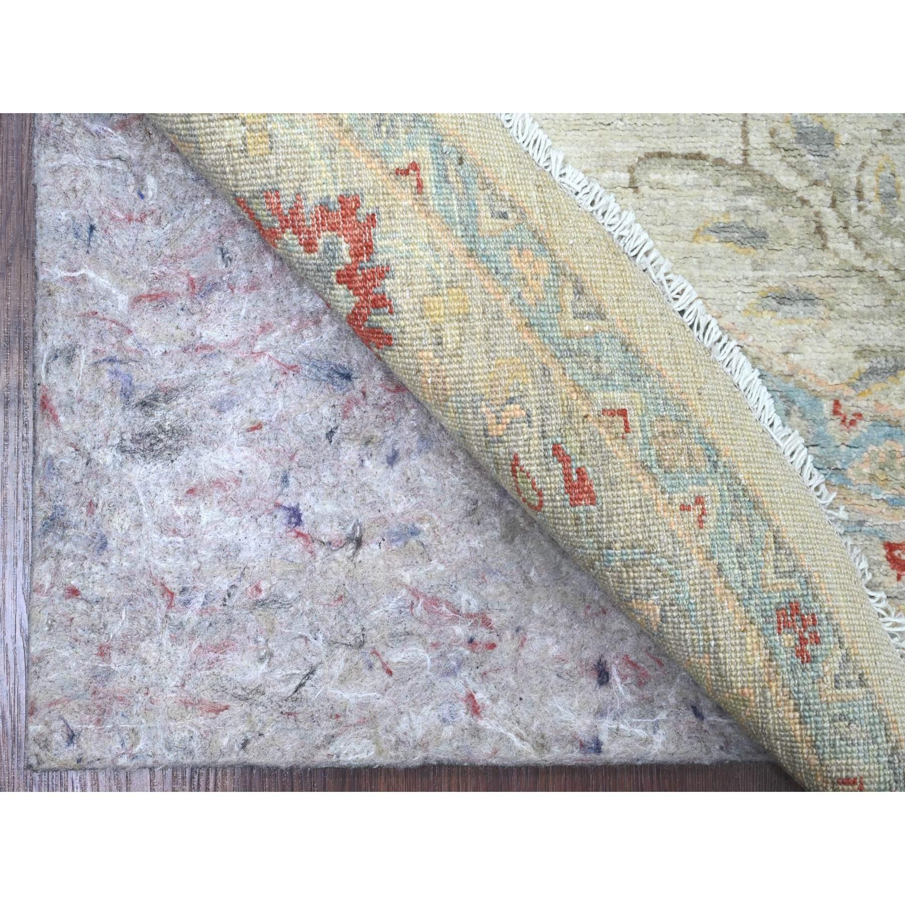 Chiffon Weiß, Peshawar mit Heriz All Over Design, Hochgebirgswolle, dicht gewebt, handgeknüpft, pflanzlich gefärbt, rund, Orientteppich
Primäre MATERIALIEN: Wolle 
Latex: Kein Flor 
Höhe: 0,25 Zoll
Stil: Traditionell
Grundfarbe: