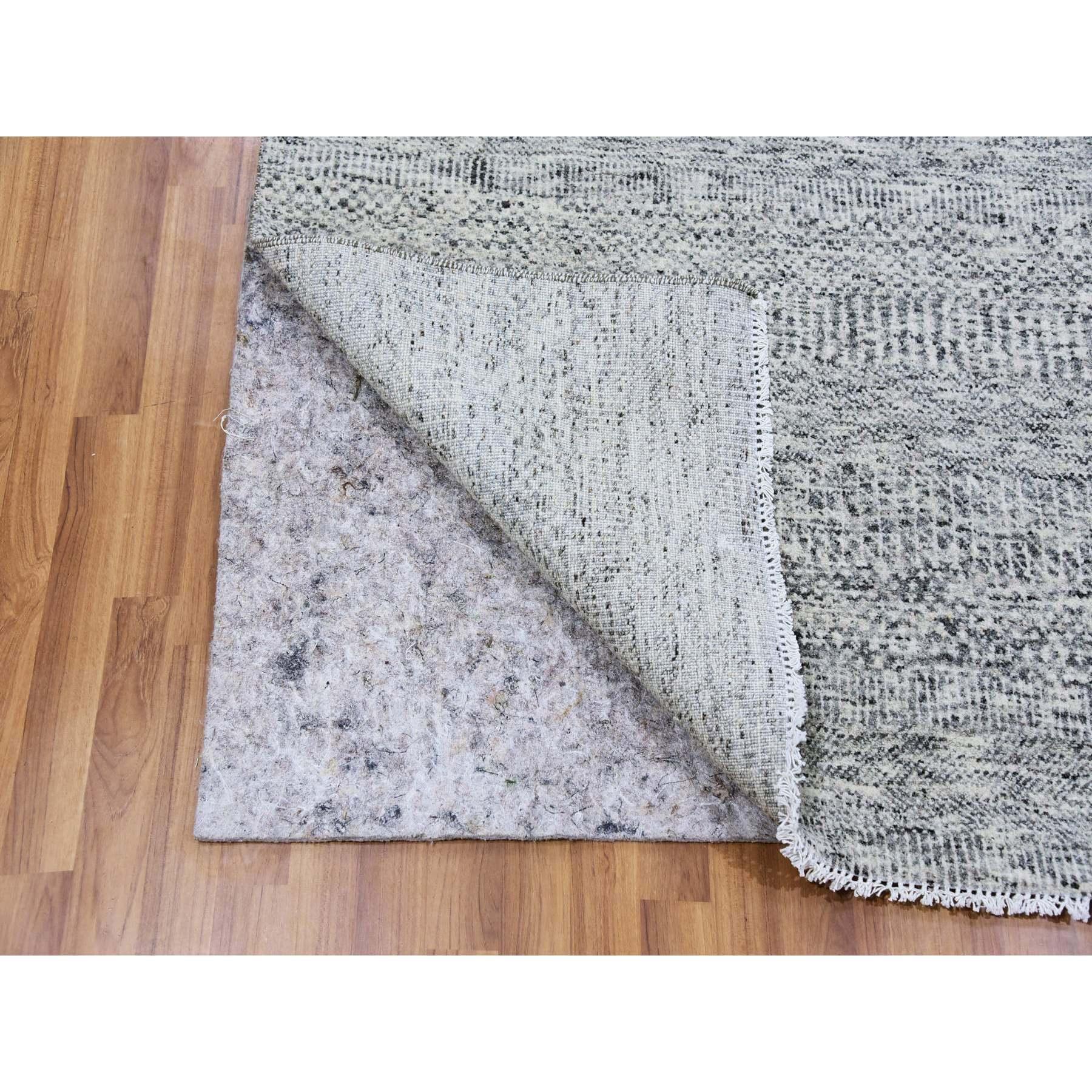 6'x6' Cloud Gray Natural Undyed Wool Grass Design Hand Knotted Square Rug (Moderne) im Angebot