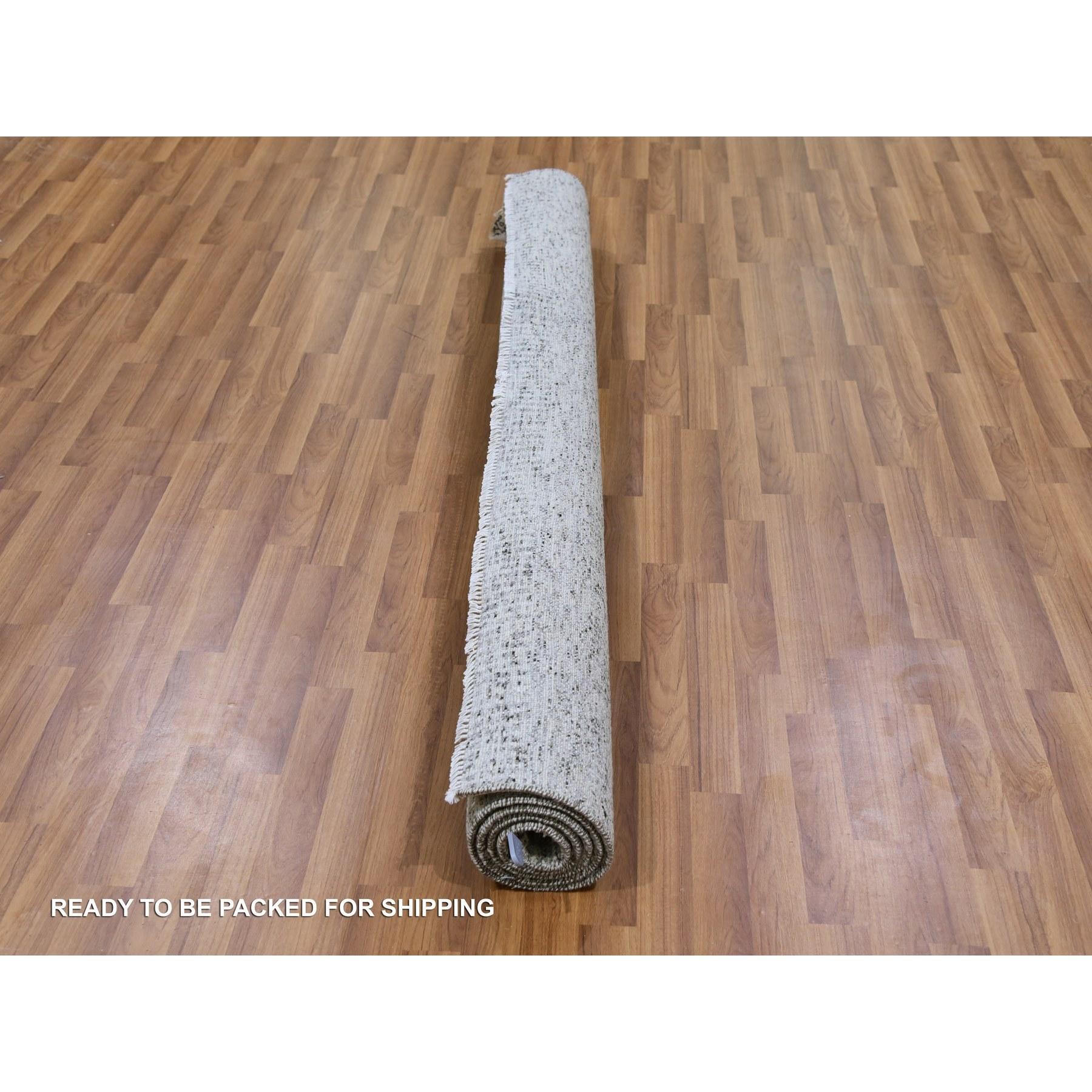 6'x6' Cloud Gray Natural Undyed Wool Grass Design Hand Knotted Square Rug (Handgeknüpft) im Angebot