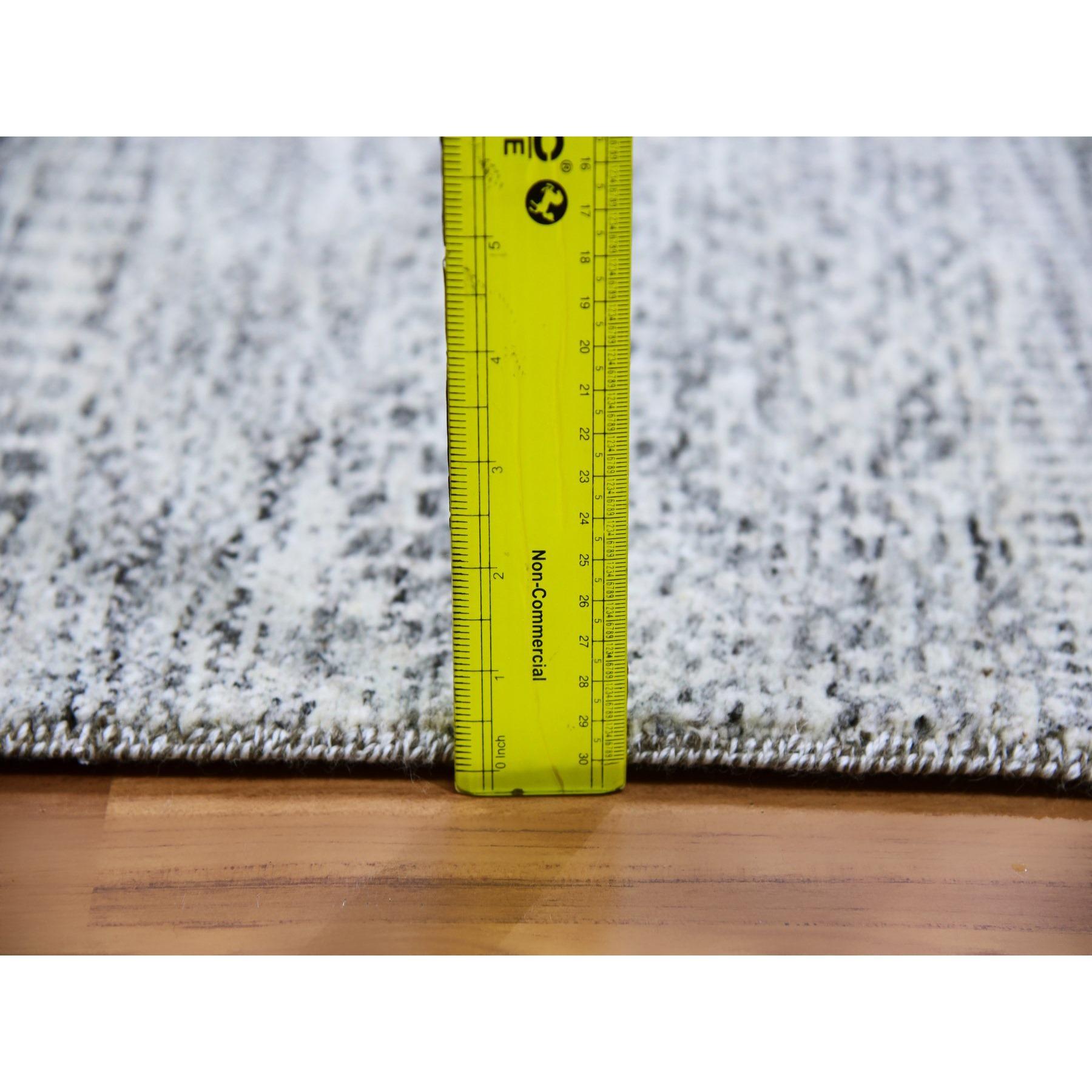 6'x6' Cloud Gray Natural Undyed Wool Grass Design Hand Knotted Square Rug im Zustand „Neu“ im Angebot in Carlstadt, NJ